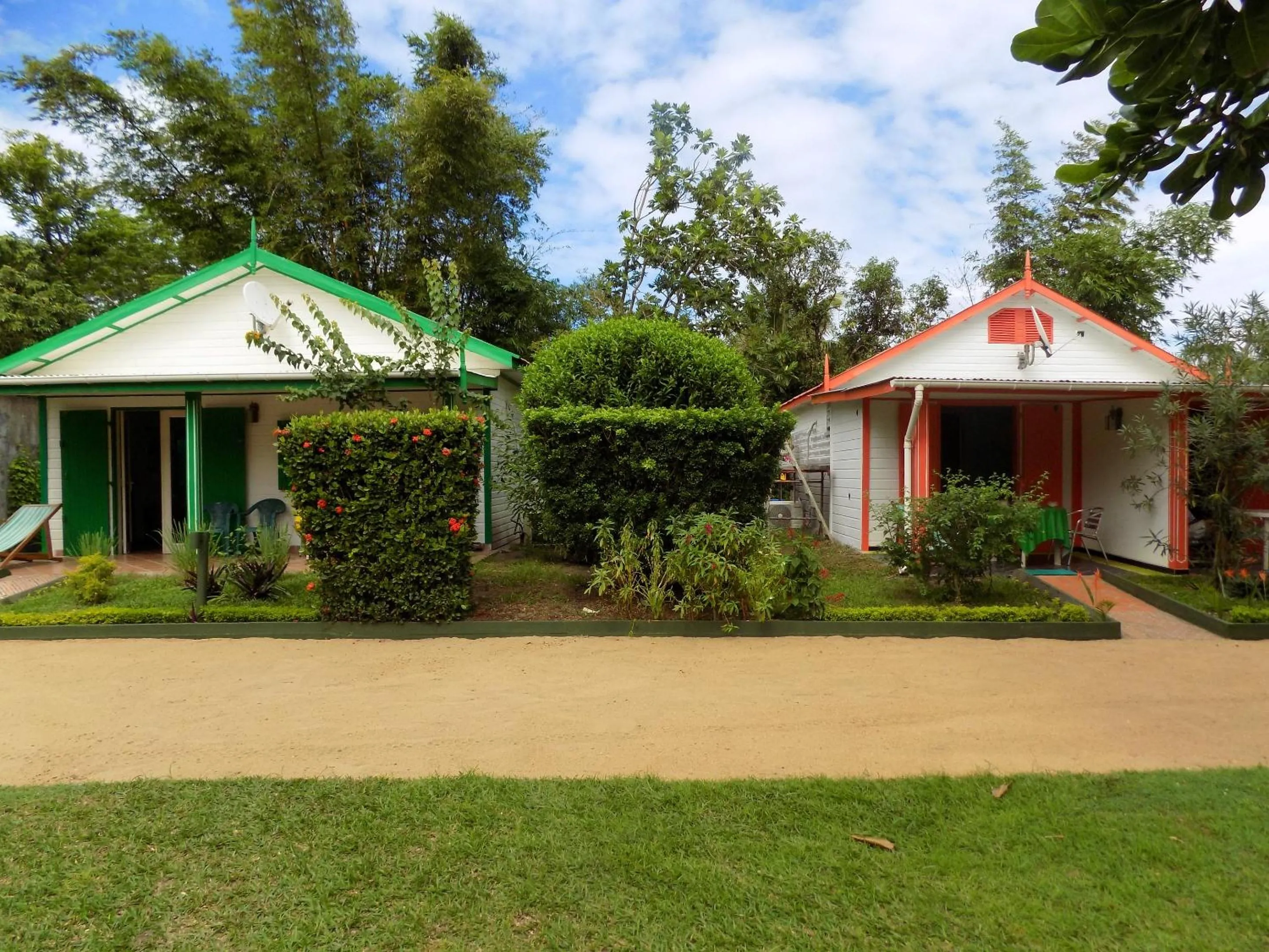 Charming house with sea view in Foulpointe + Enclosed garden.