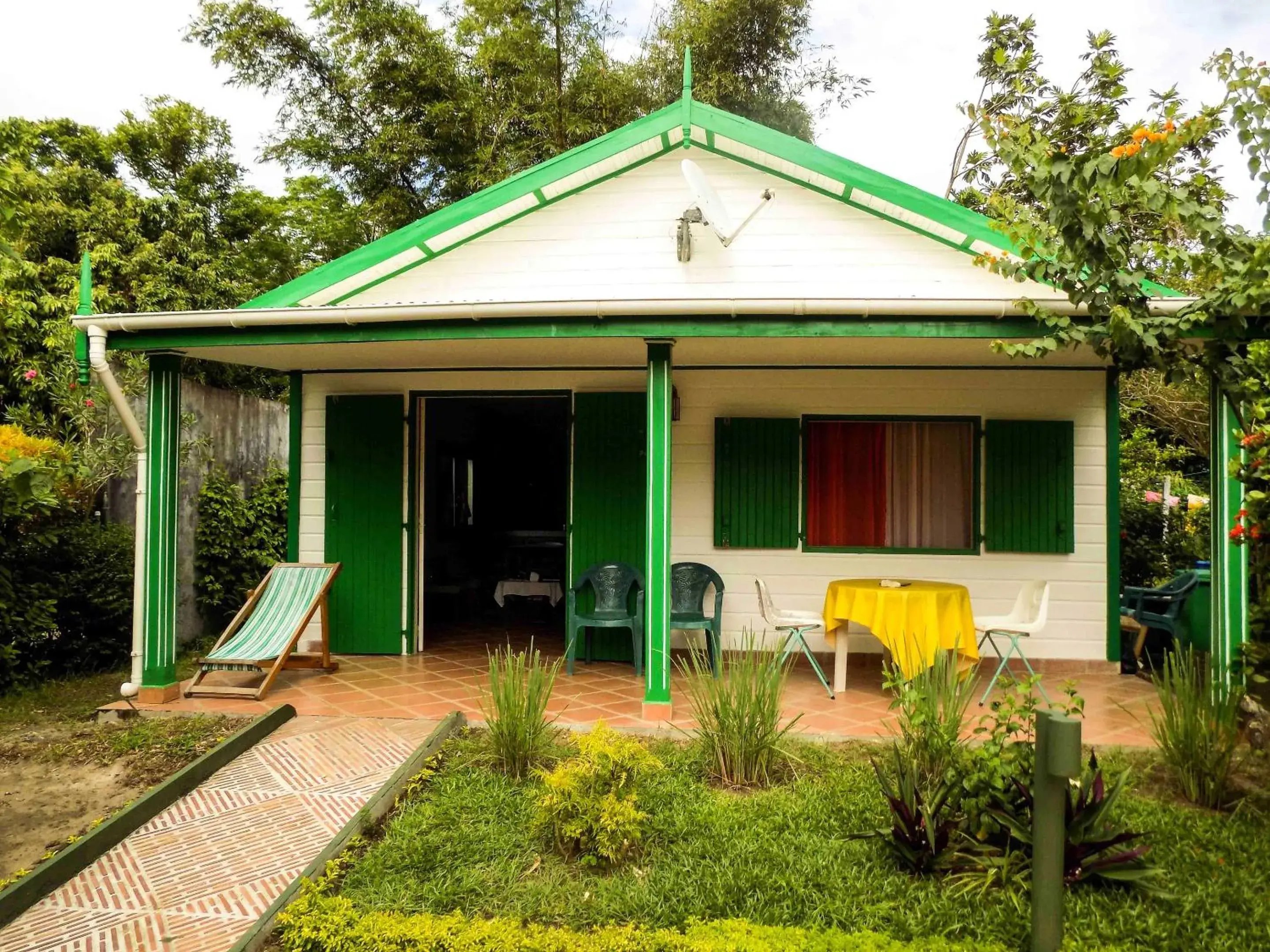 Charming house with sea view in Foulpointe + Enclosed garden. Charming house with sea view in Foulpointe + Enclosed garden.