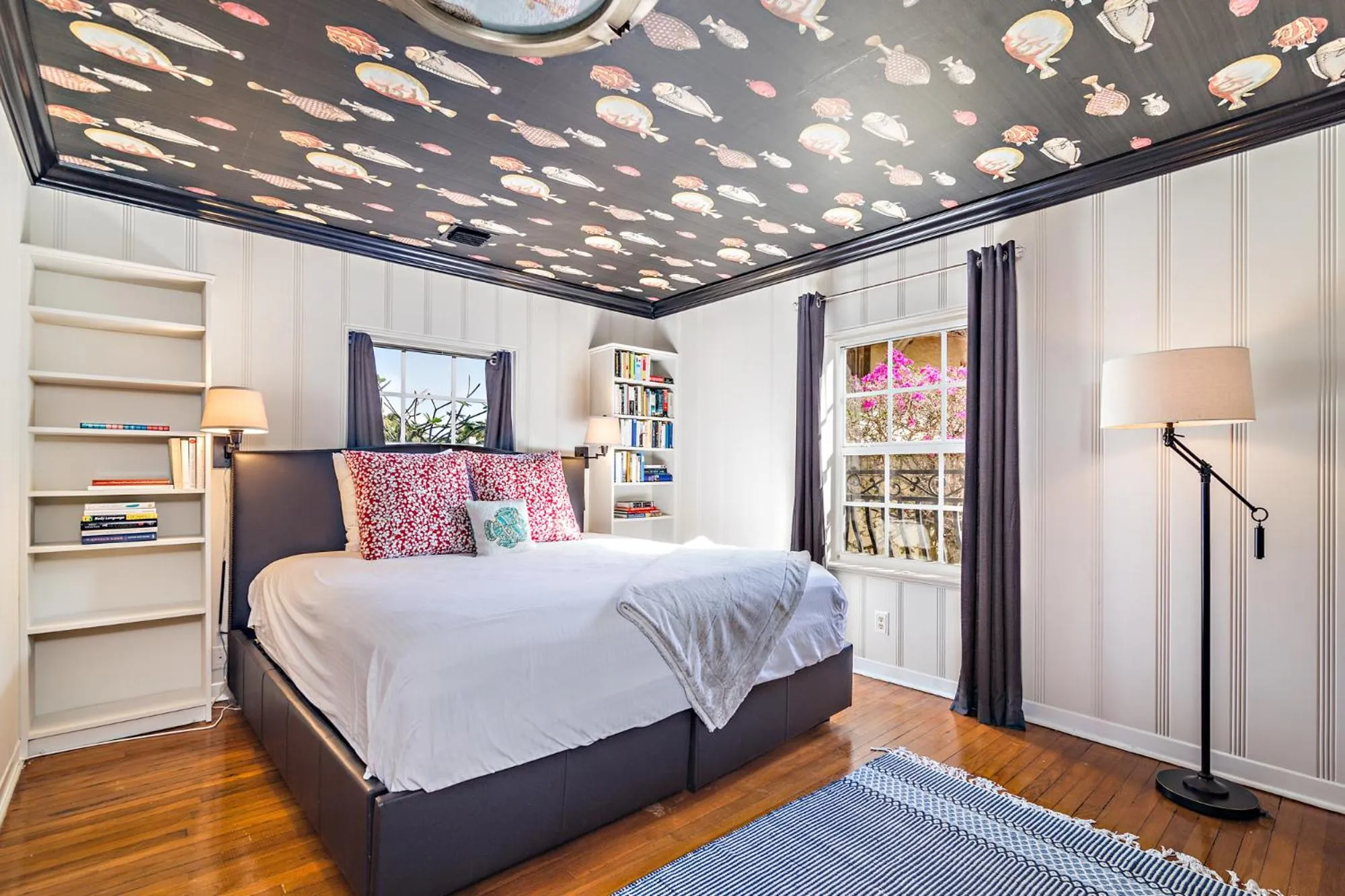 Bedroom, Bed in Grandview Gardens