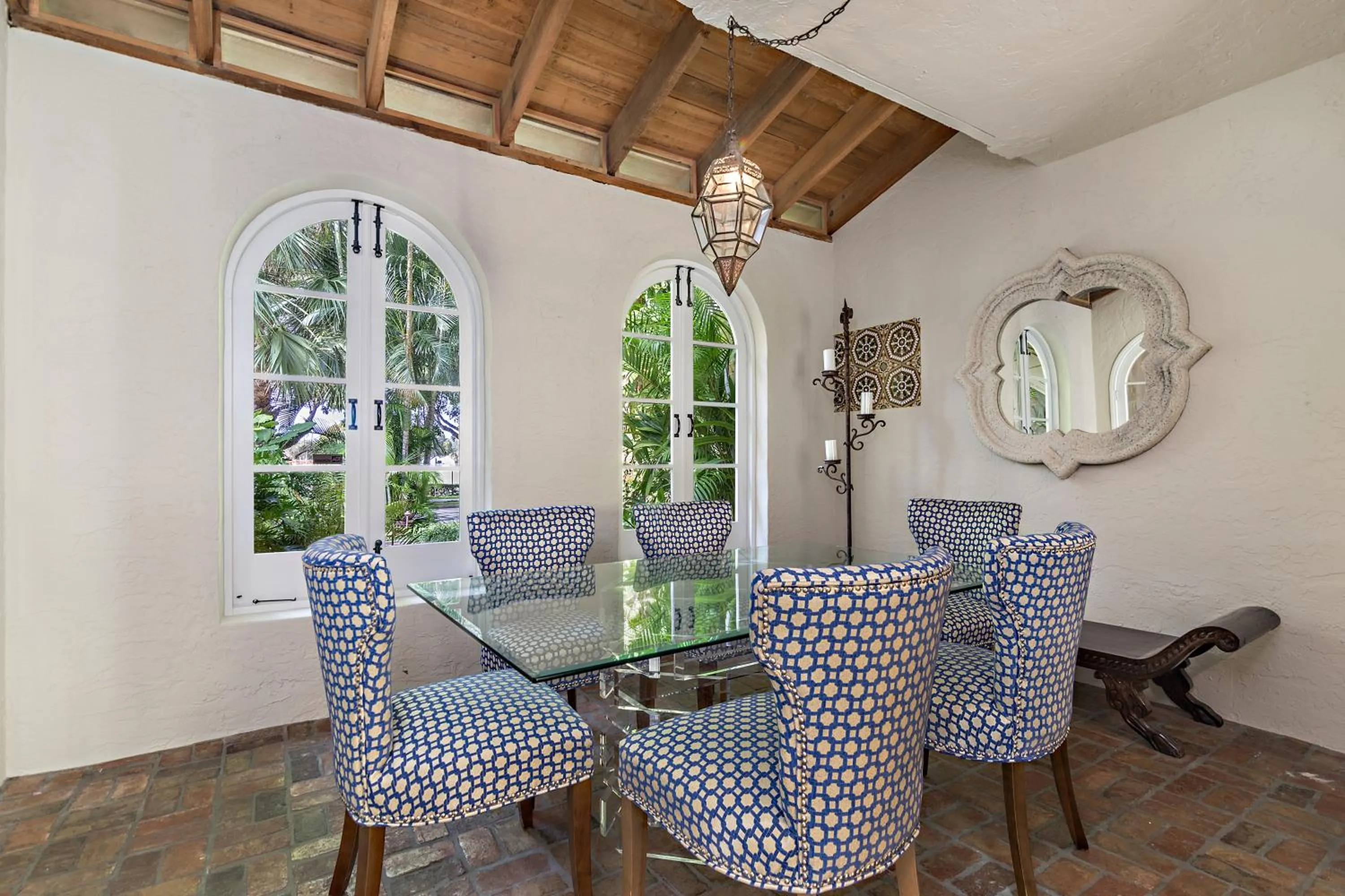 Dining area in Grandview Gardens