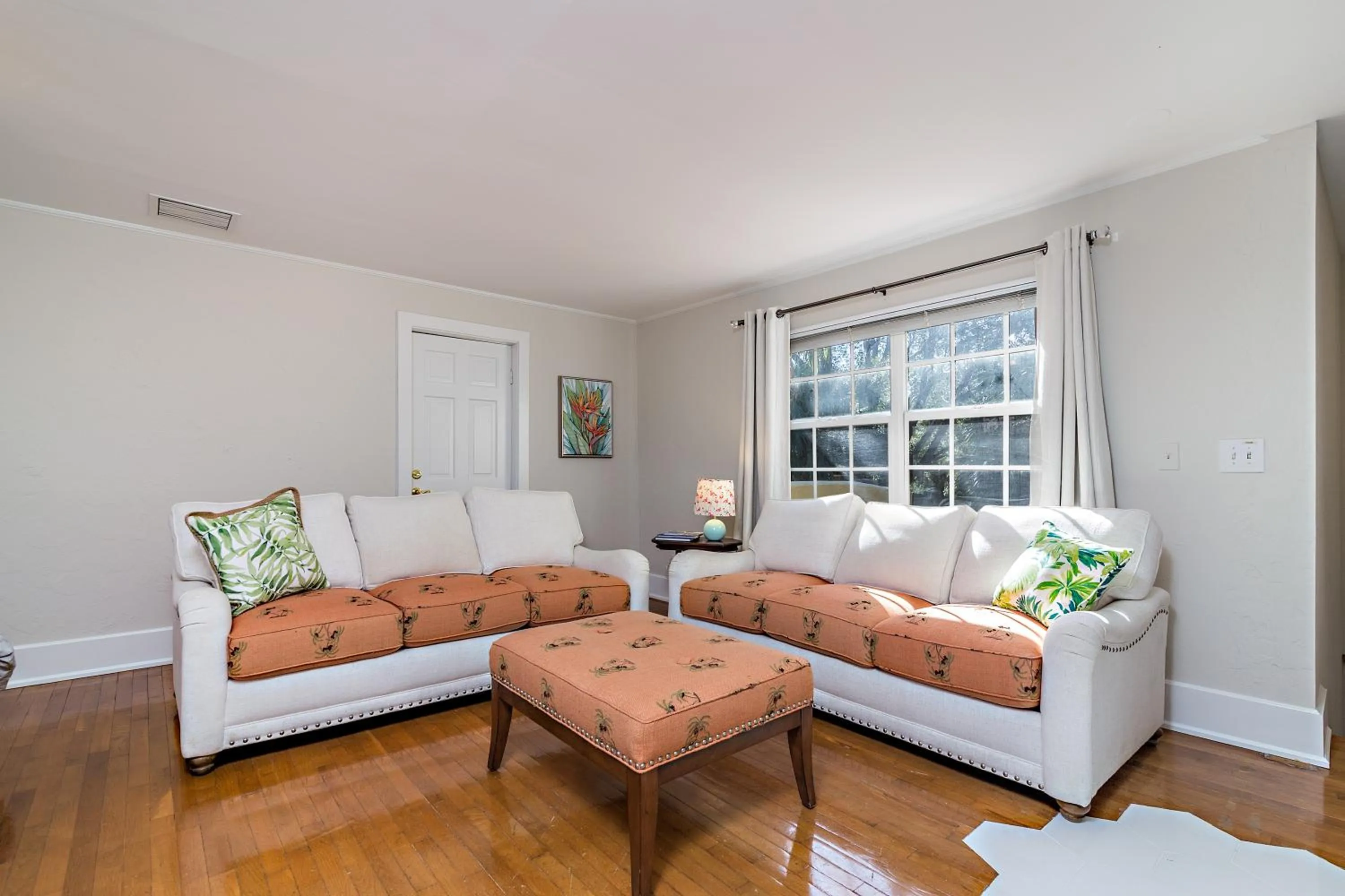 Living room in Grandview Gardens