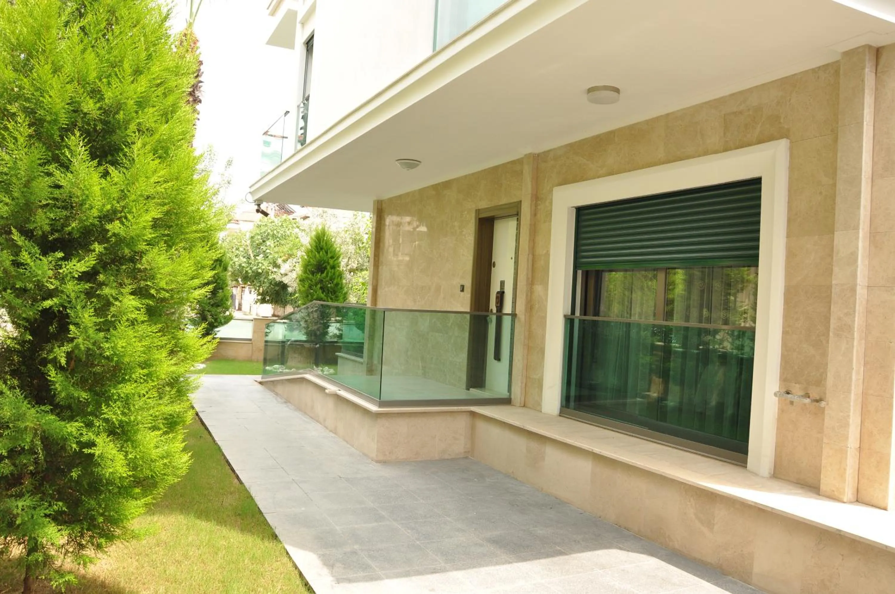 Facade/entrance in X SUITE APART