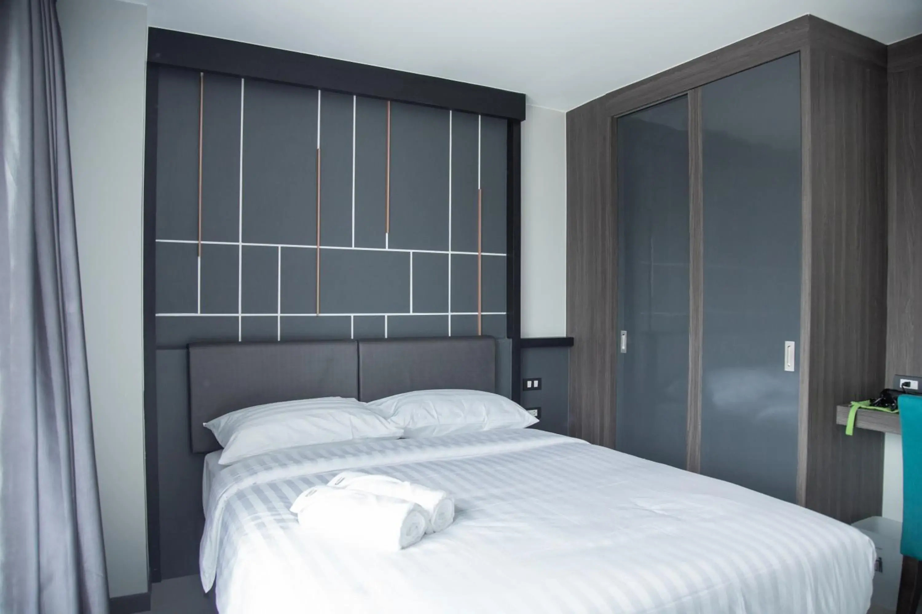 Photo of the whole room, Bed in Hallton Hotel Bangkok Photo of the whole room, Bed in Hallton Hotel Bangkok