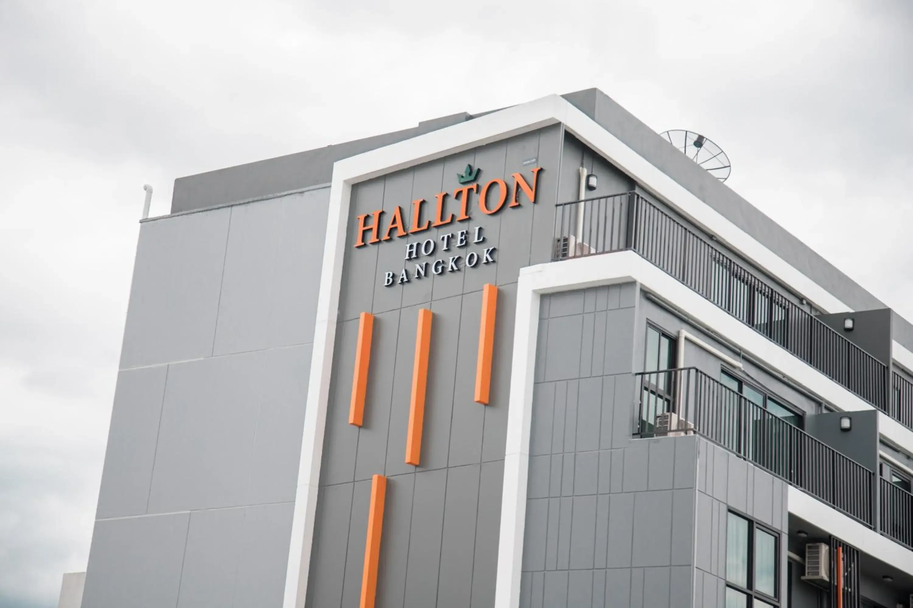 Property building in Hallton Hotel Bangkok Property building in Hallton Hotel Bangkok