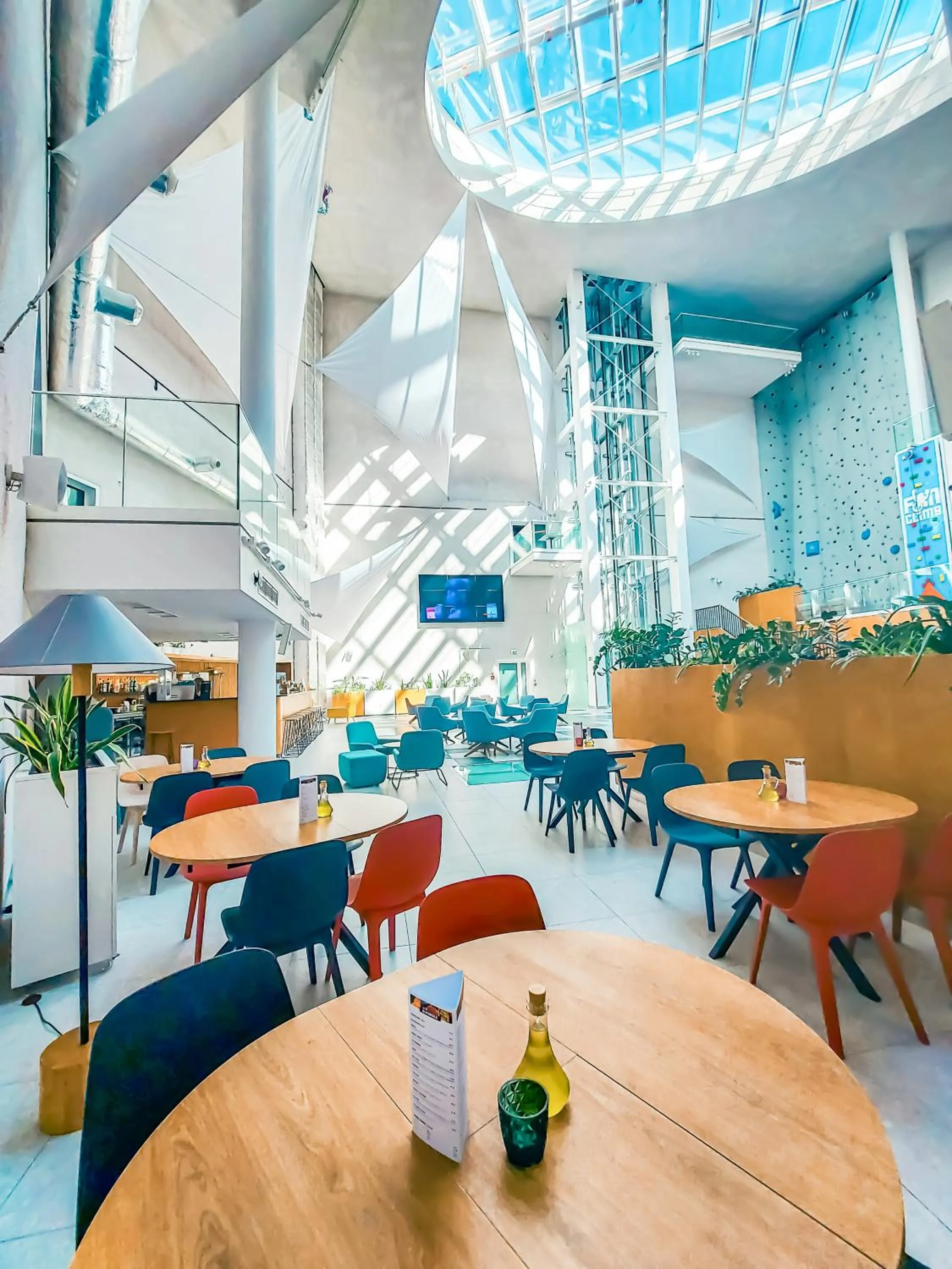 Restaurant/places to eat in Seaside Park Hotel