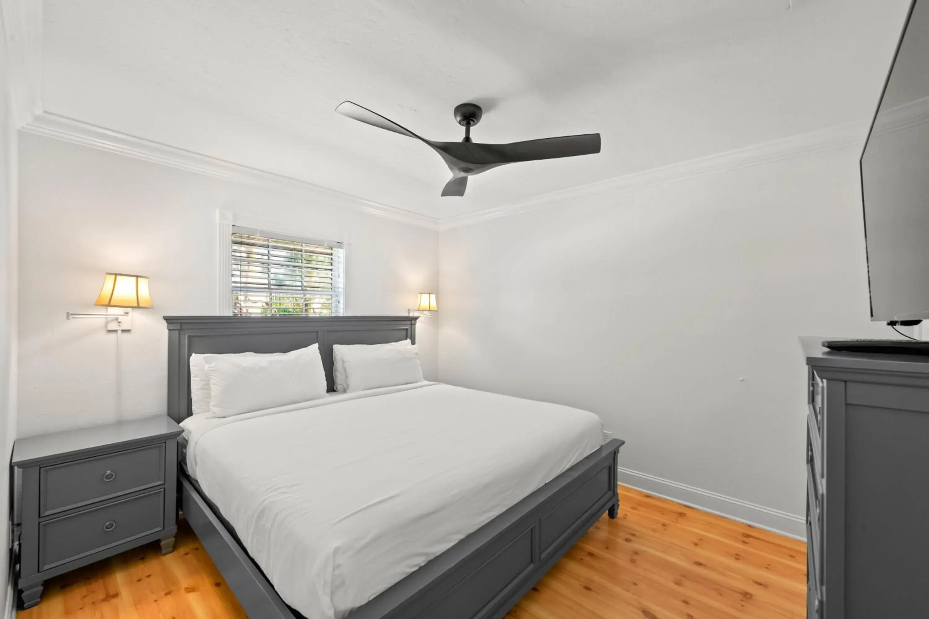 Bedroom, Bed in Tropic Isle At Anna Maria Island Inn Bedroom, Bed in Tropic Isle At Anna Maria Island Inn