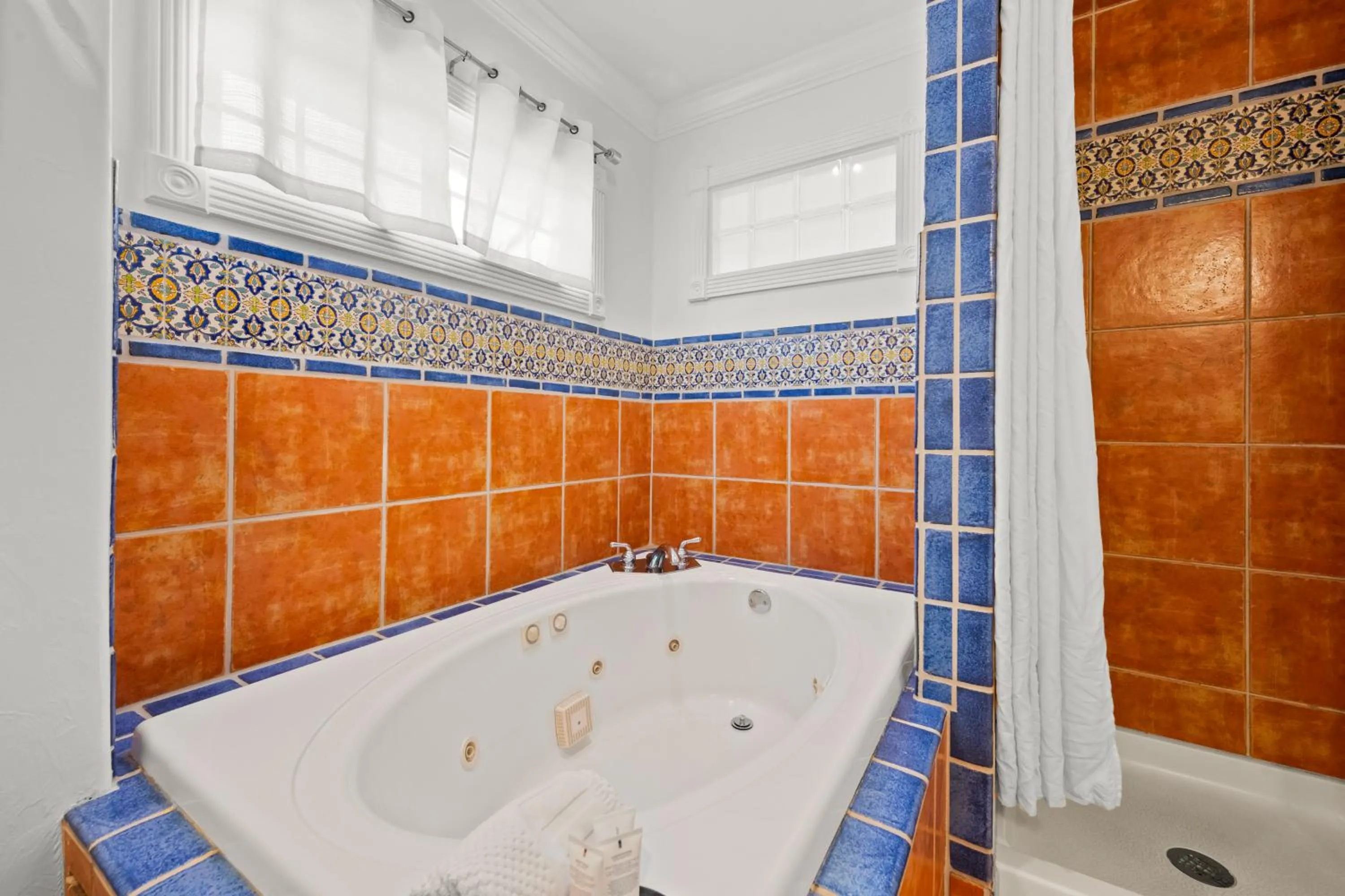 Bath in Tropic Isle At Anna Maria Island Inn