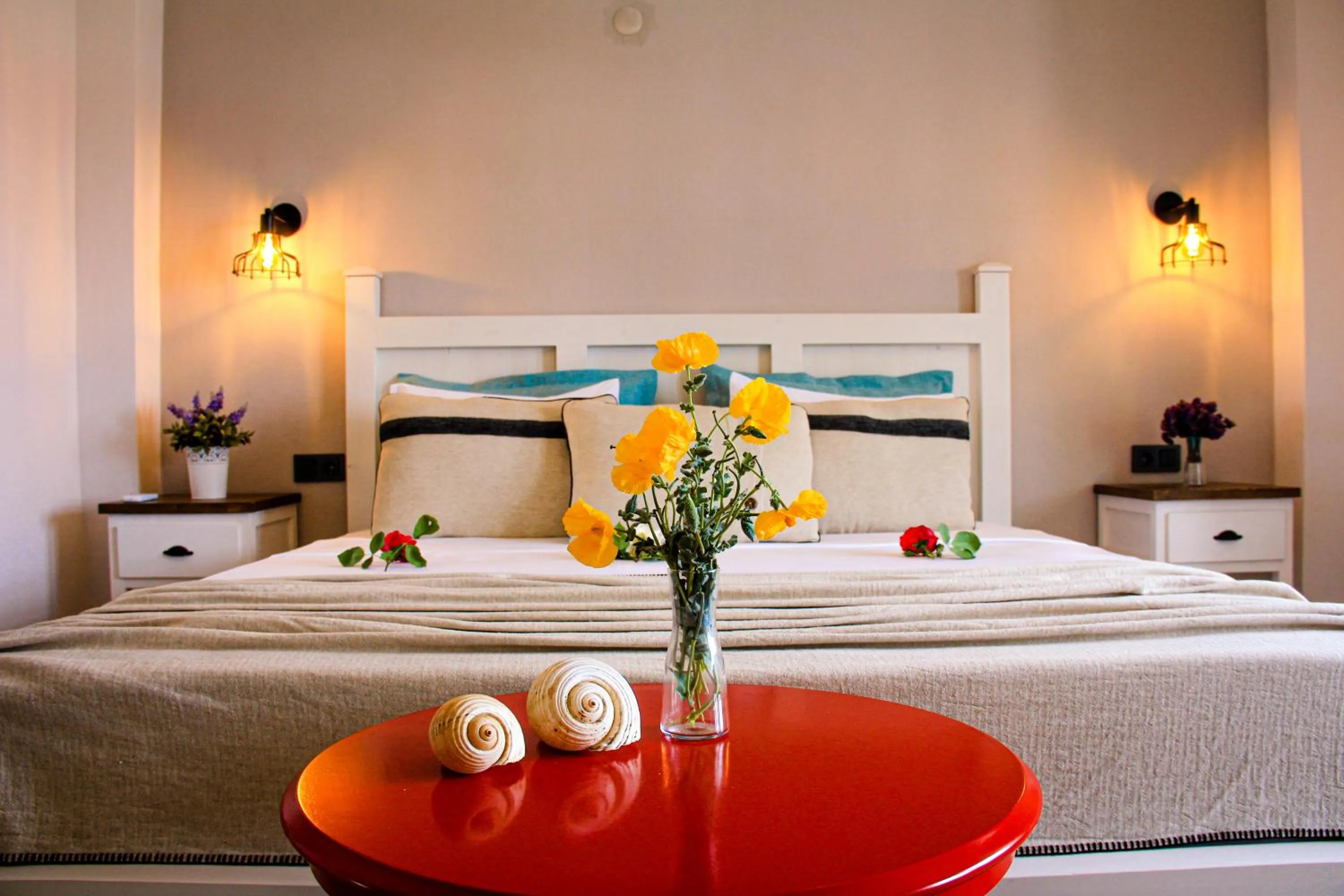 Bed in Bi Salkım Bozcaada Otel