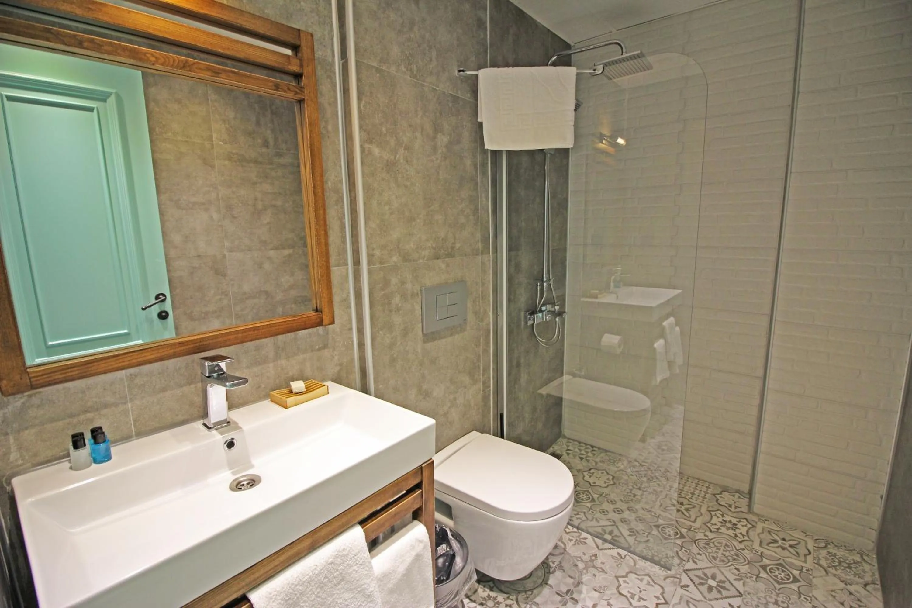 Shower in Bi Salkım Bozcaada Otel