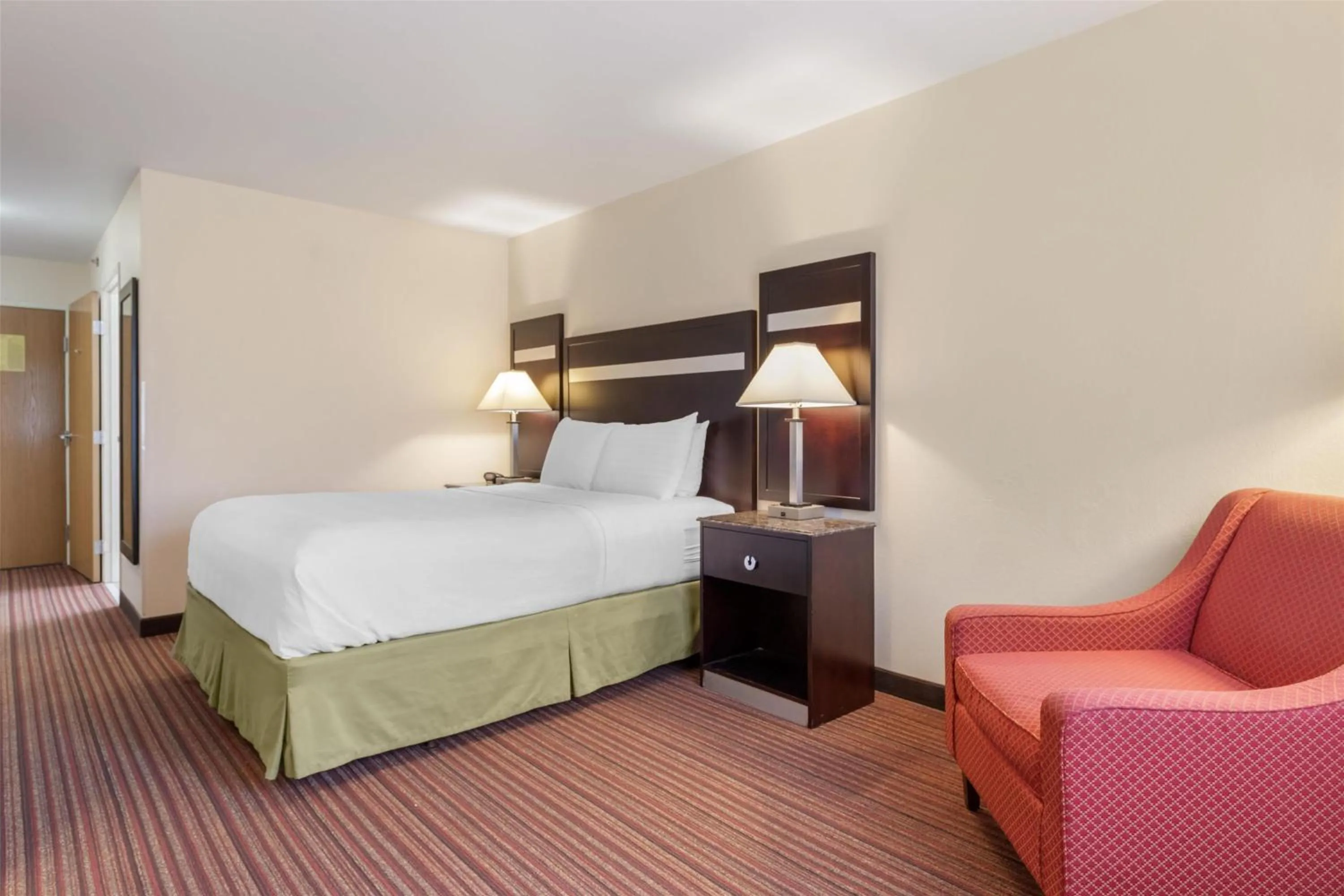 Bedroom, Bed in Best Western Parsons Inn