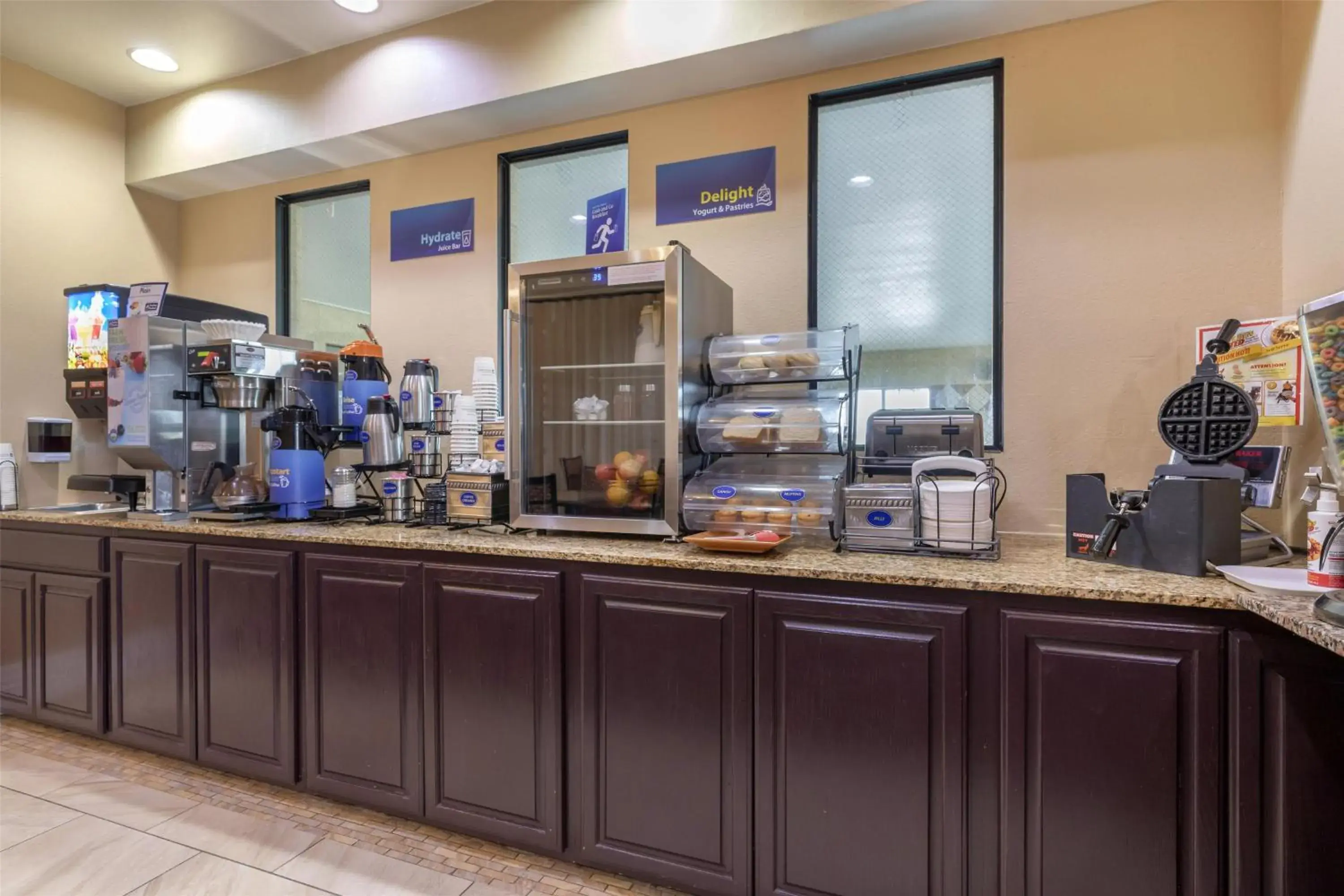 Breakfast in Best Western Parsons Inn Breakfast in Best Western Parsons Inn