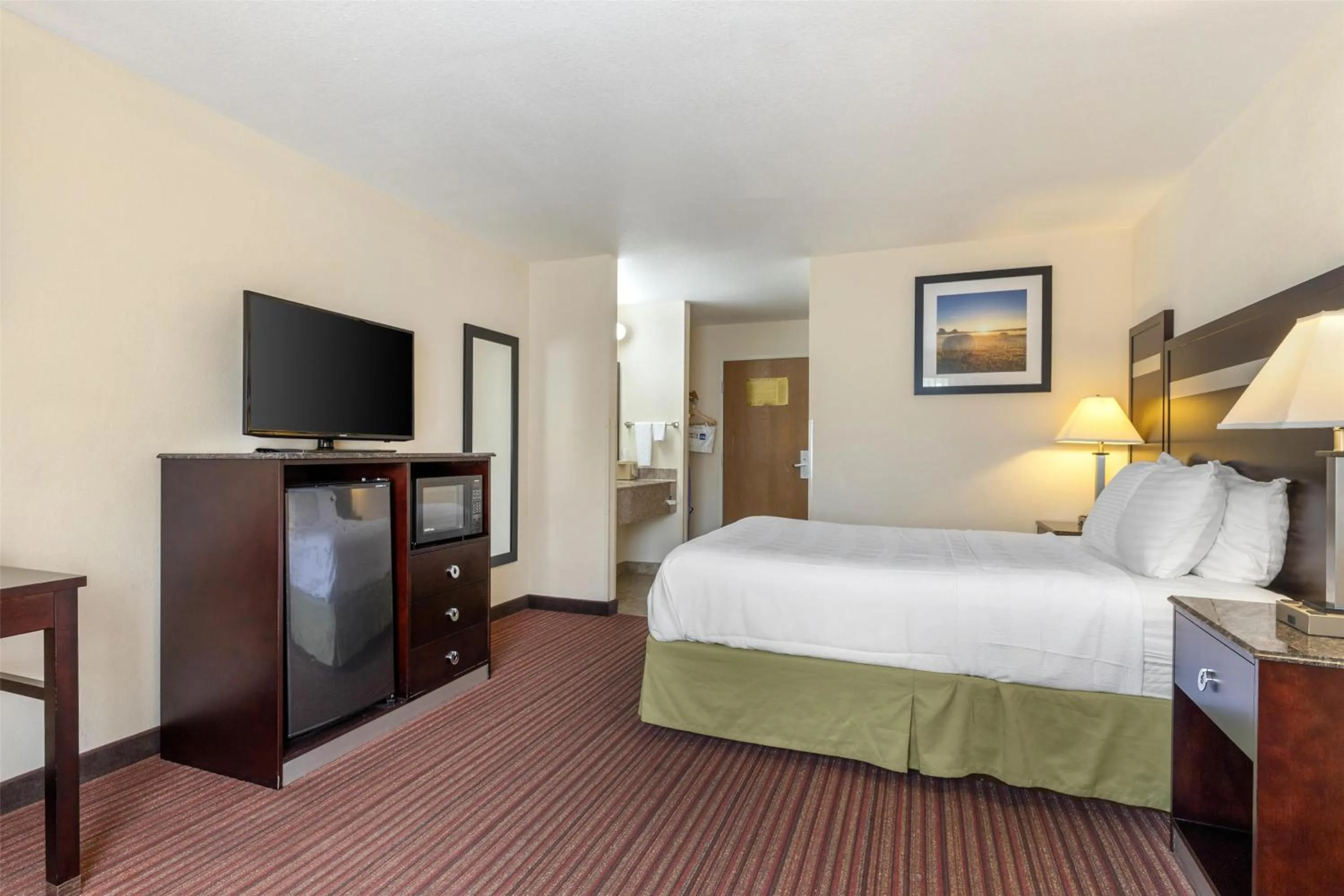 Bedroom, Bed in Best Western Parsons Inn