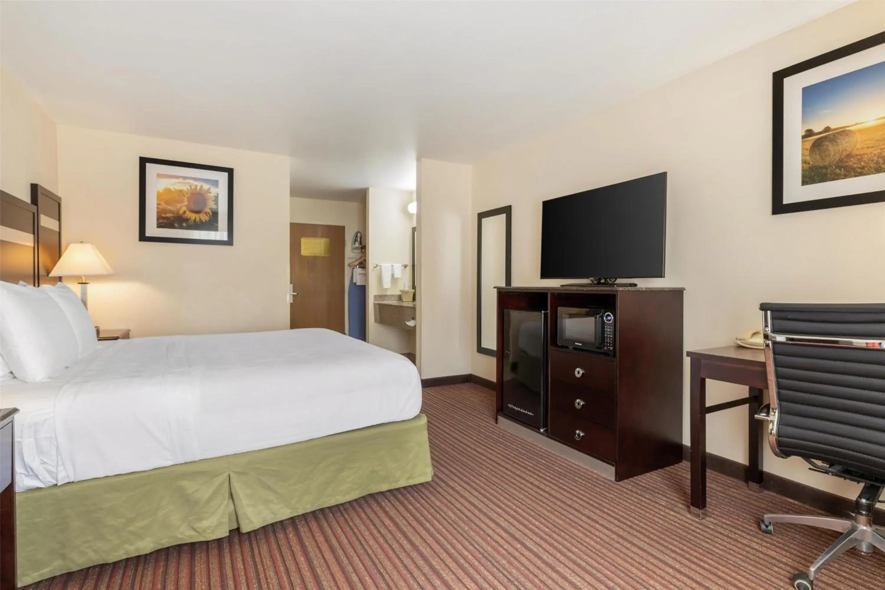 Bedroom, Bed in Best Western Parsons Inn Bedroom, Bed in Best Western Parsons Inn