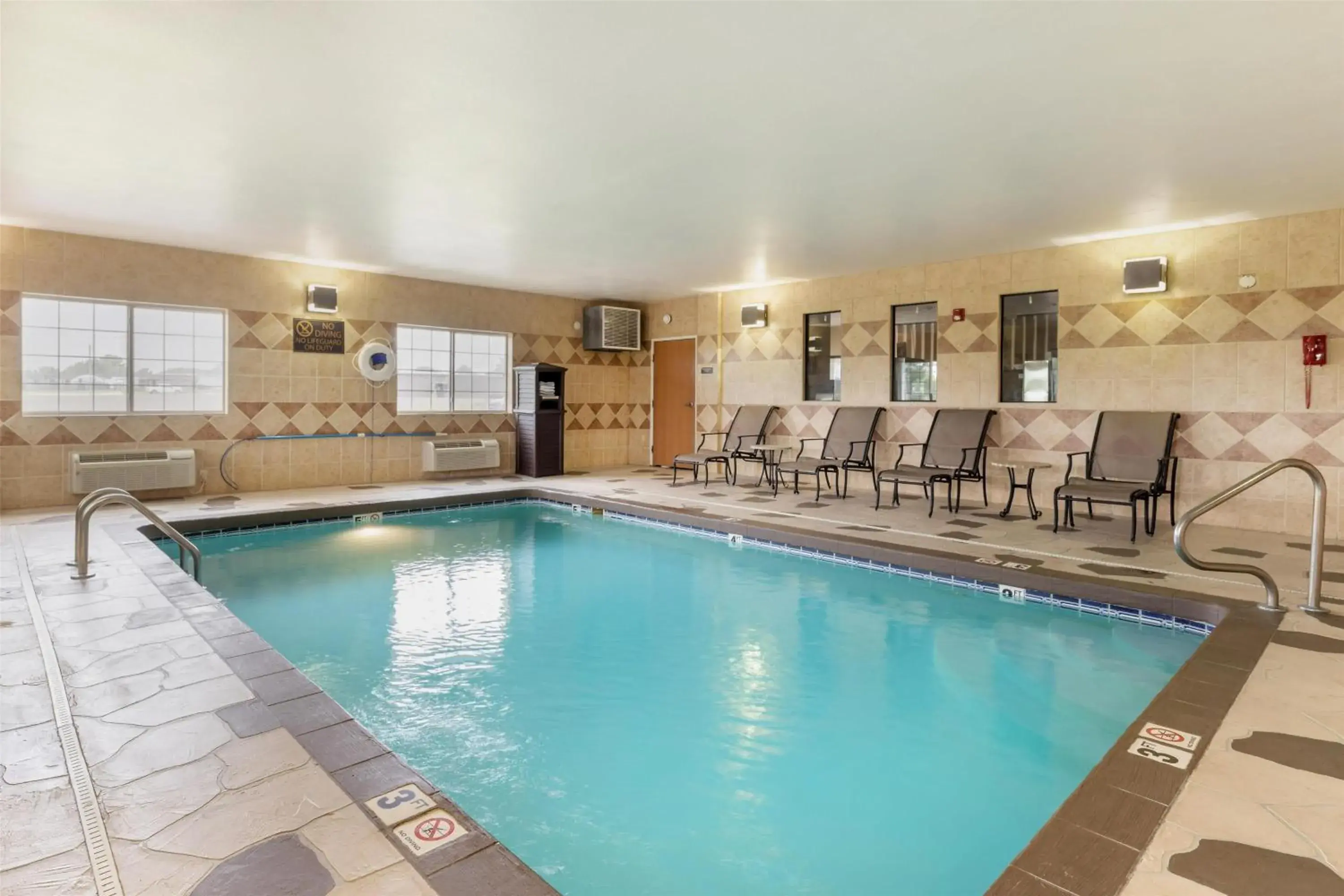 Pool view in Best Western Parsons Inn Pool view in Best Western Parsons Inn