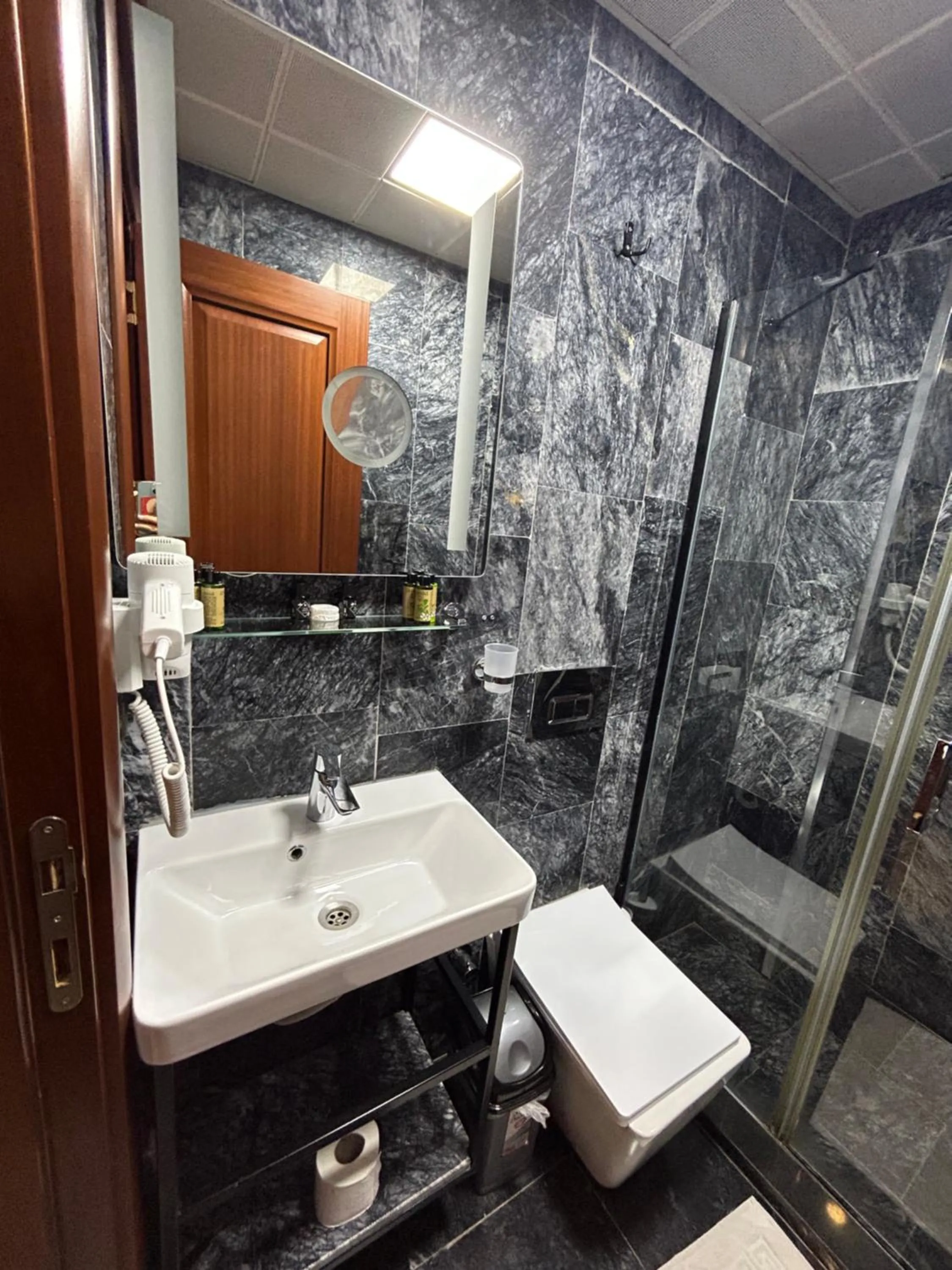 Bathroom in Basilissis Hotel