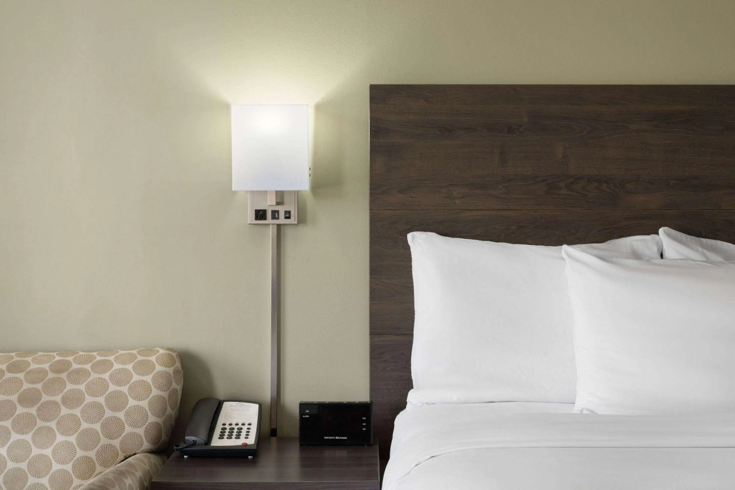 Photo of the whole room, Bed in Baymont by Wyndham Kingsland