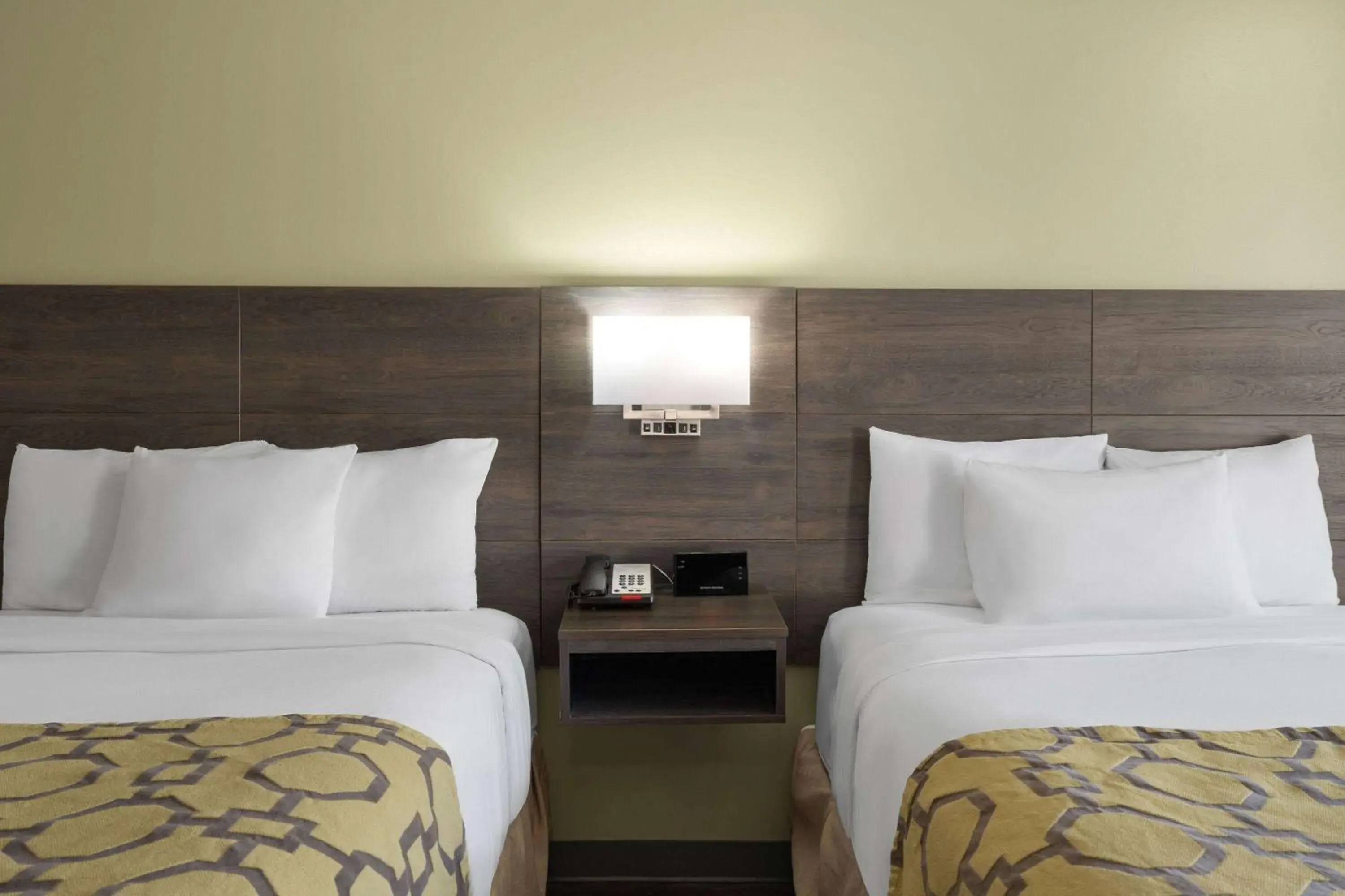 Photo of the whole room, Bed in Baymont by Wyndham Kingsland Photo of the whole room, Bed in Baymont by Wyndham Kingsland