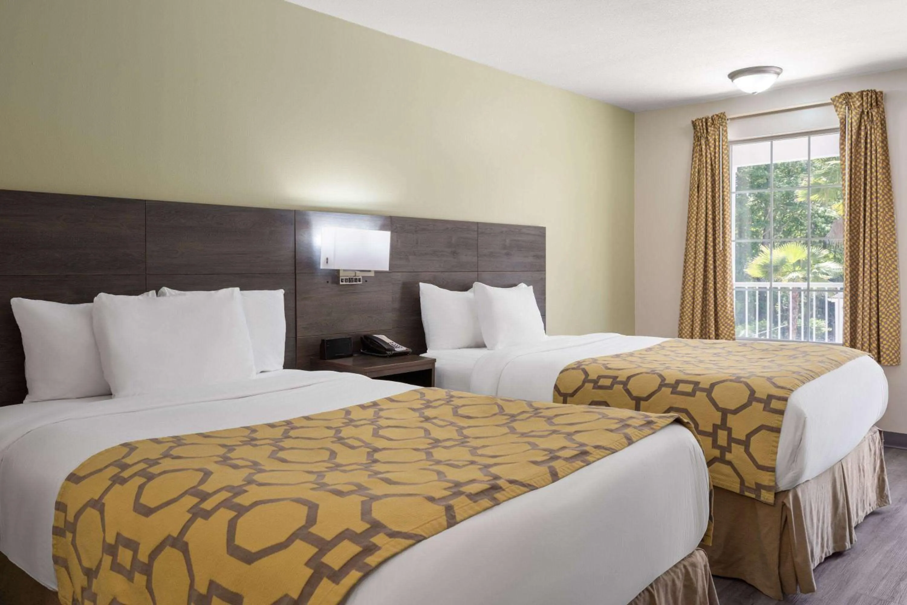 Photo of the whole room, Bed in Baymont by Wyndham Kingsland