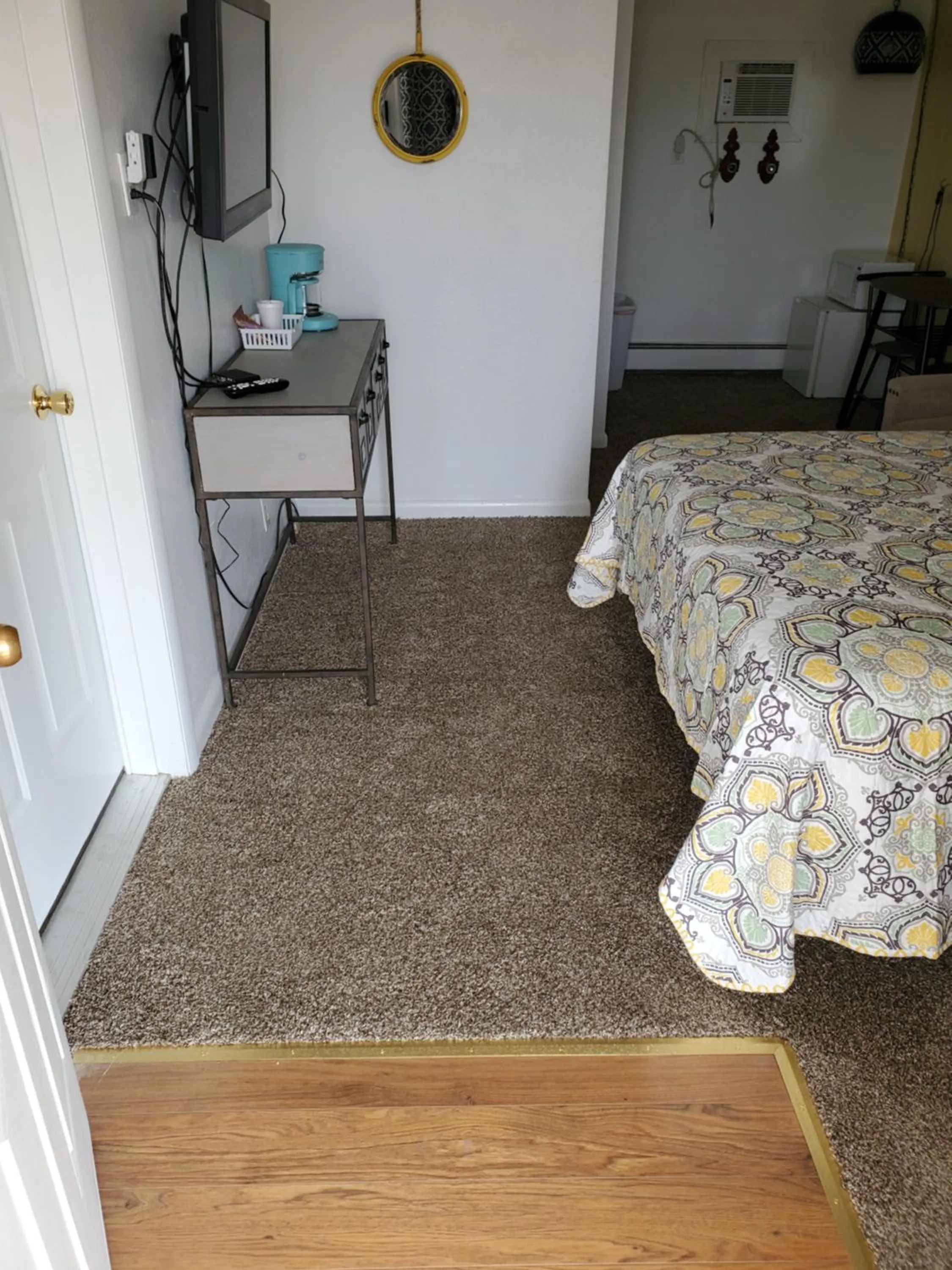 Single Queen Room in Sage Motel