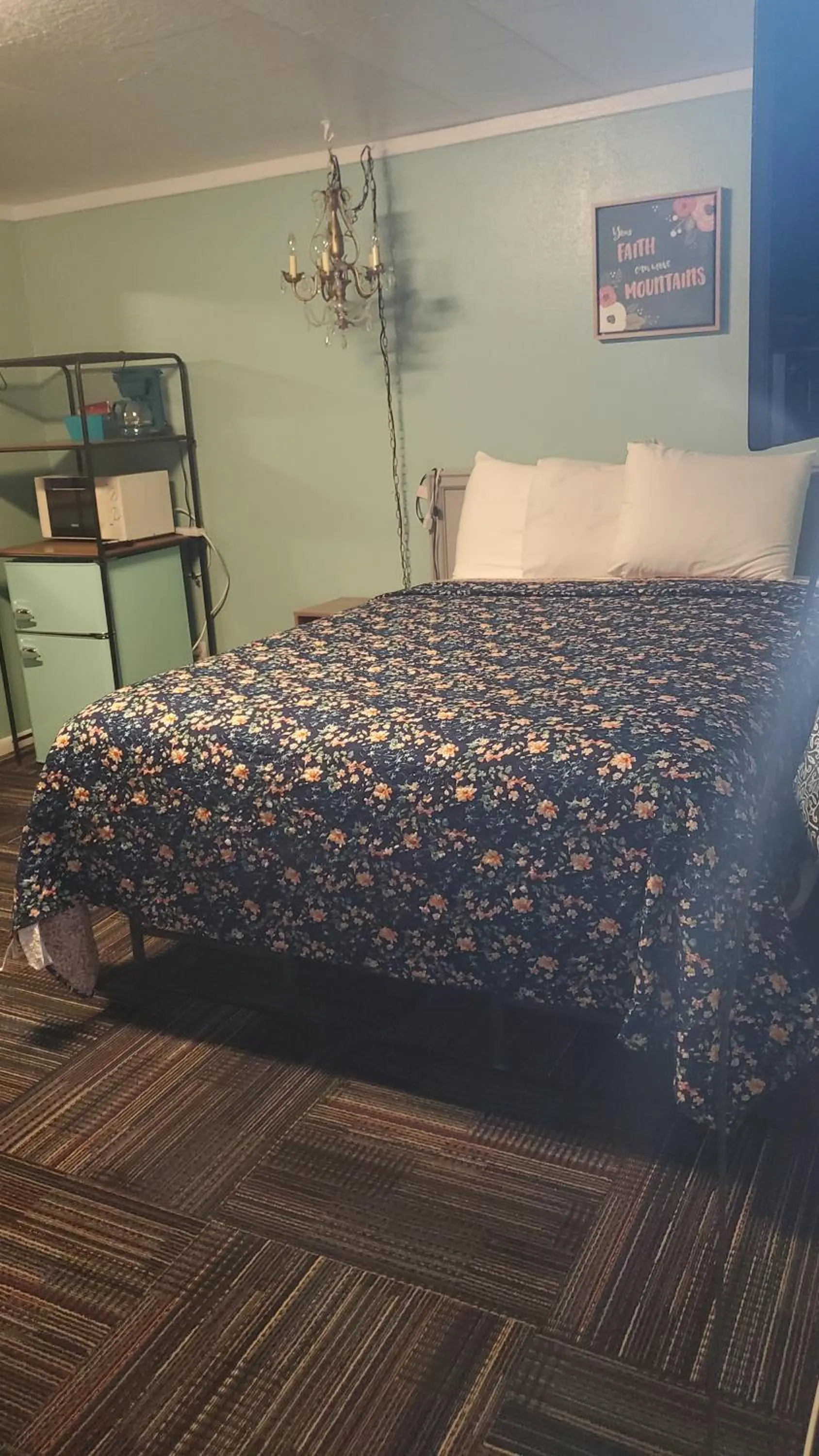 Triple Room in Sage Motel