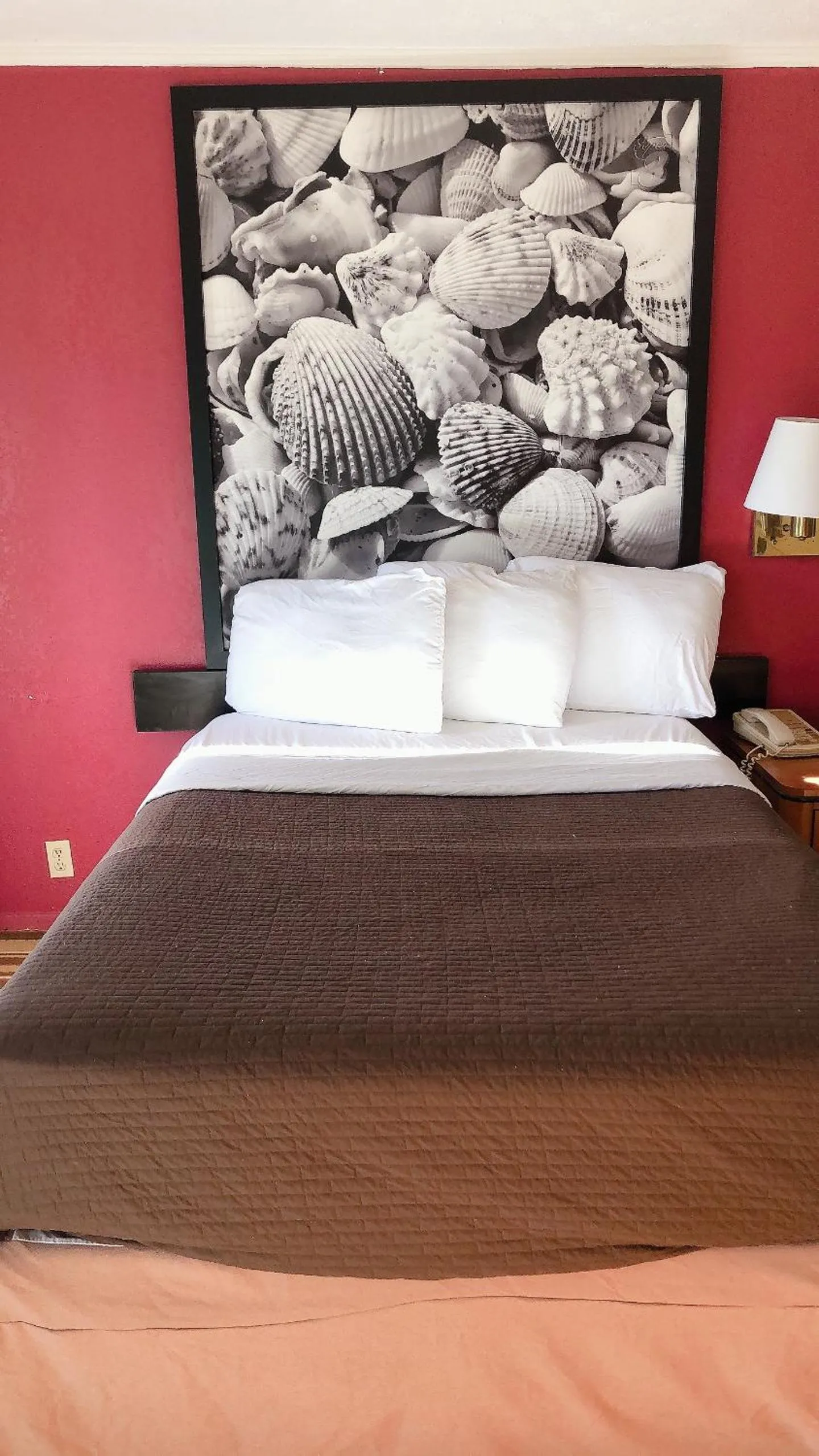 Bed in Royal Palace Inn and Suites Myrtle Beach Ocean Blvd