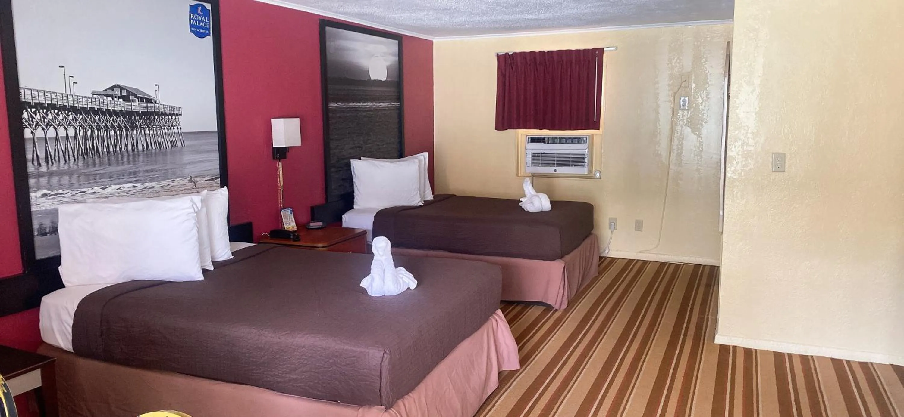 Bed in Royal Palace Inn and Suites Myrtle Beach Ocean Blvd