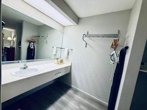 Luxury Inn & Suites