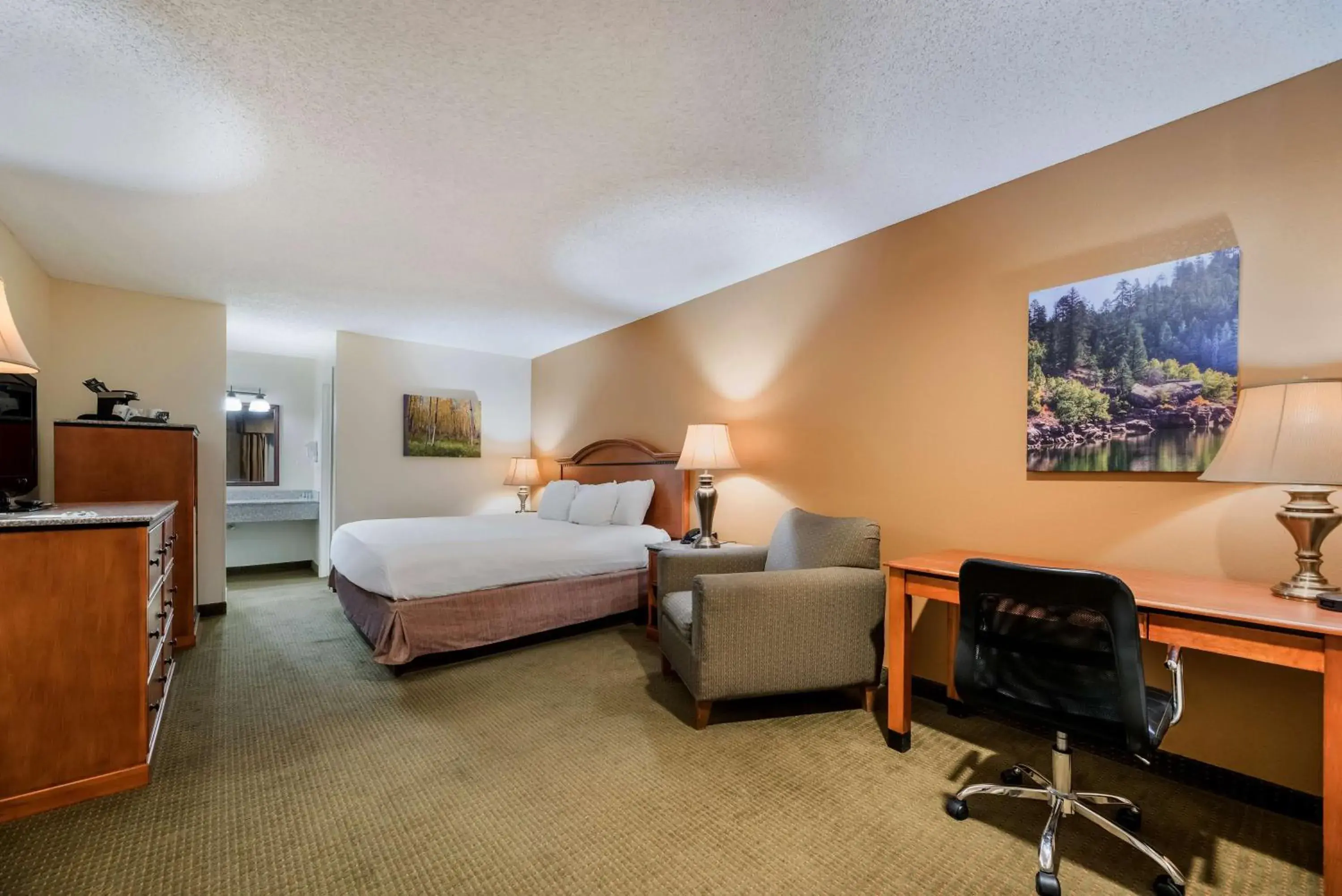 Bedroom in Best Western Sunrise Inn Bedroom in Best Western Sunrise Inn