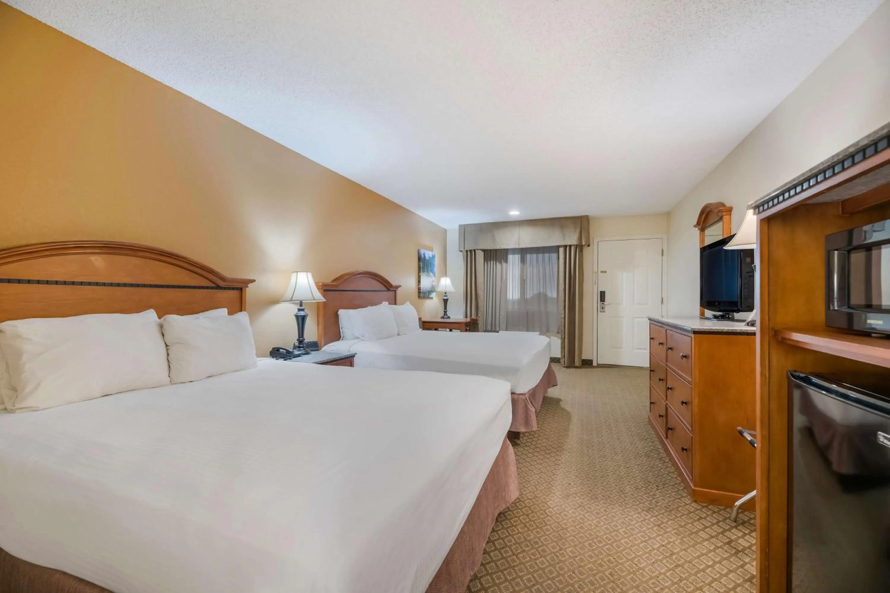 Bedroom in Best Western Sunrise Inn