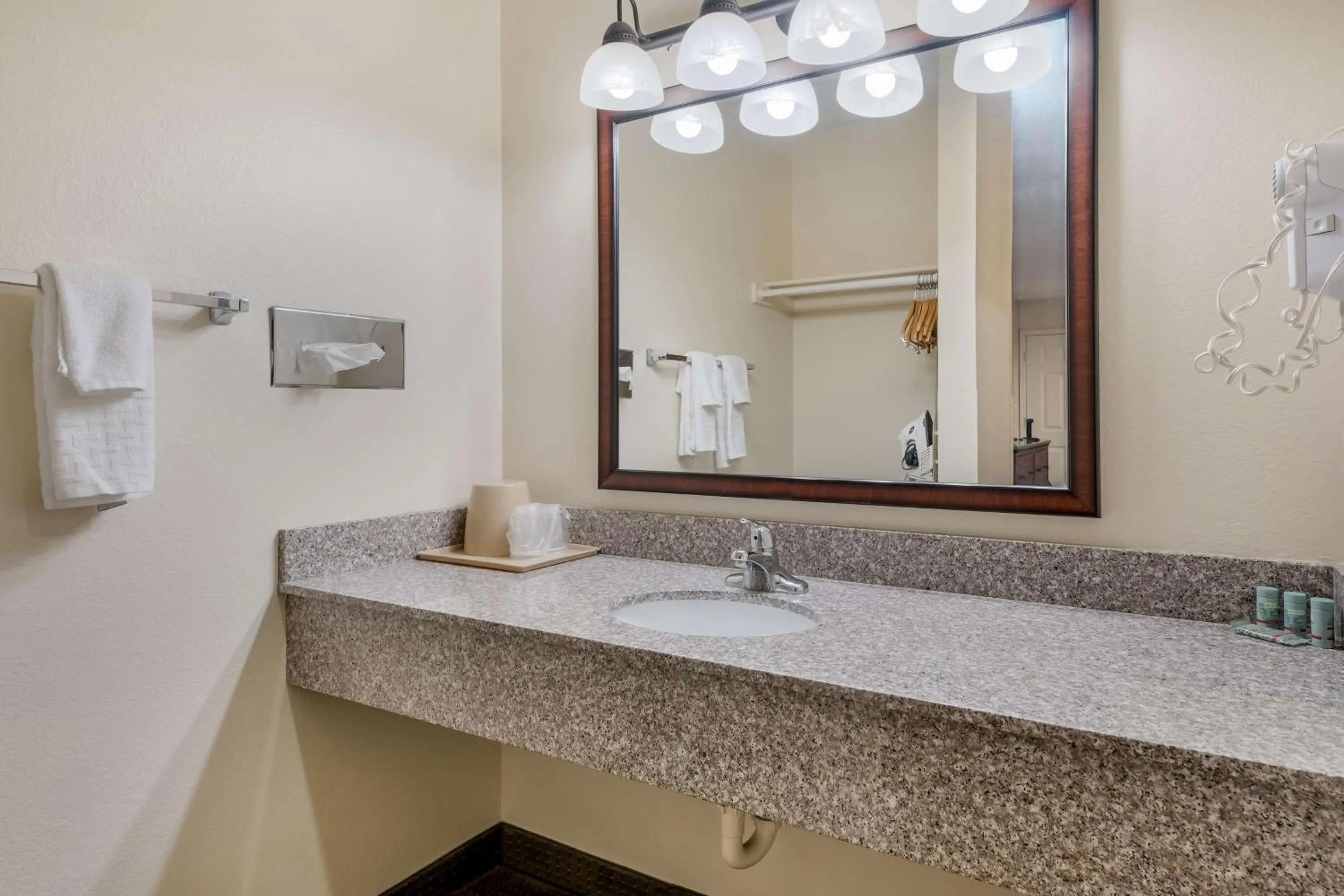 Bathroom in Best Western Sunrise Inn