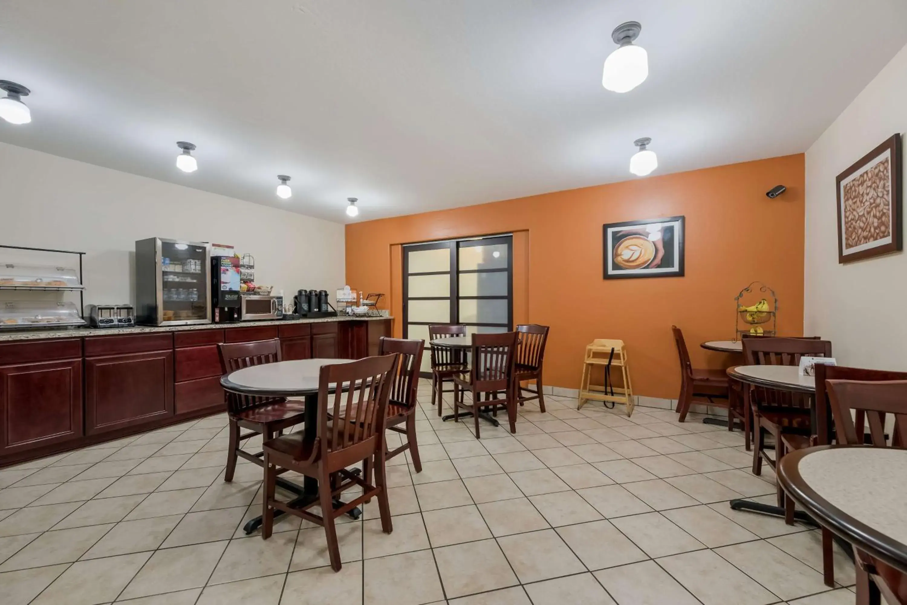 Breakfast in Best Western Sunrise Inn Breakfast in Best Western Sunrise Inn