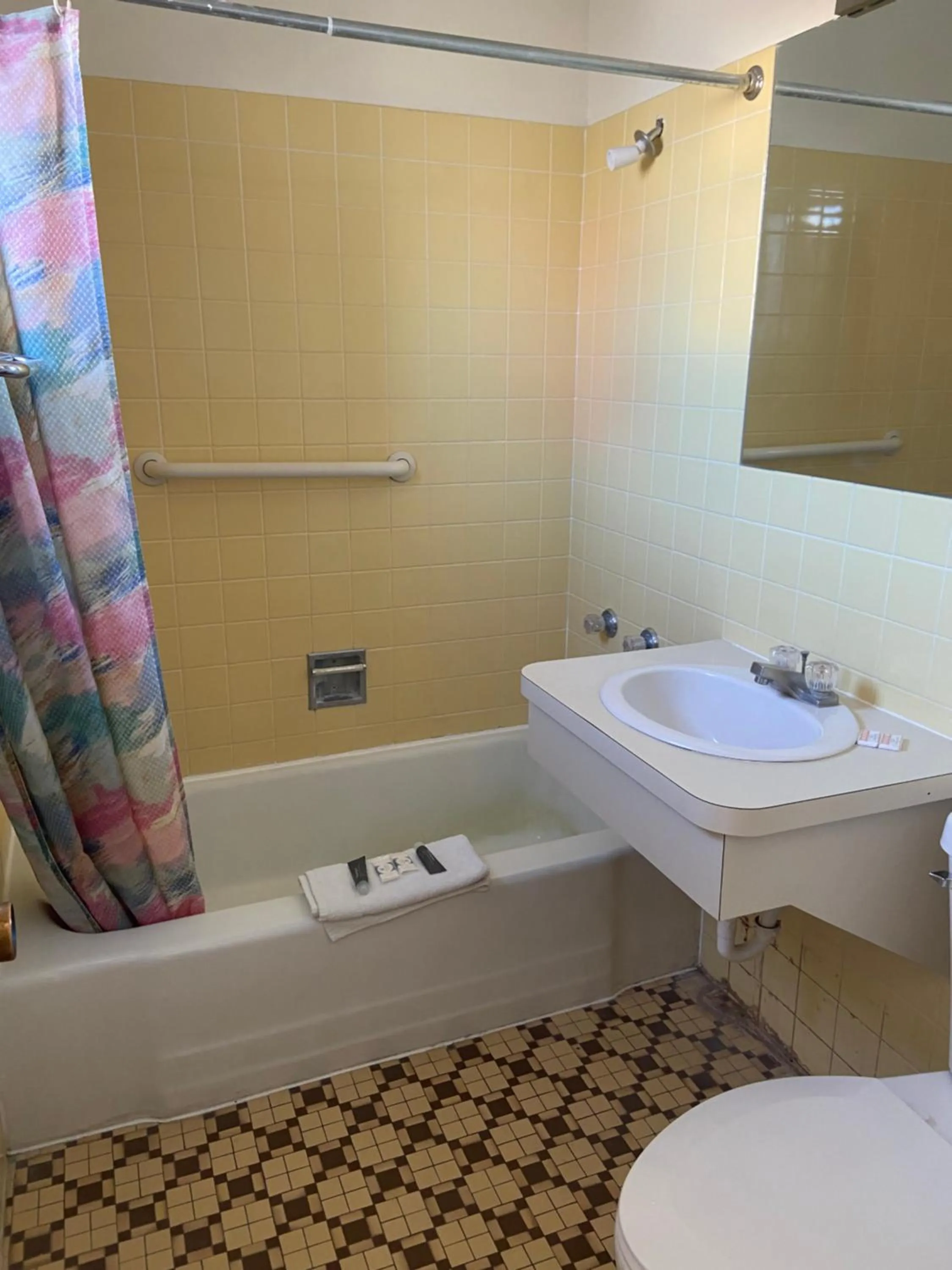 Bathroom in Hastings Inn