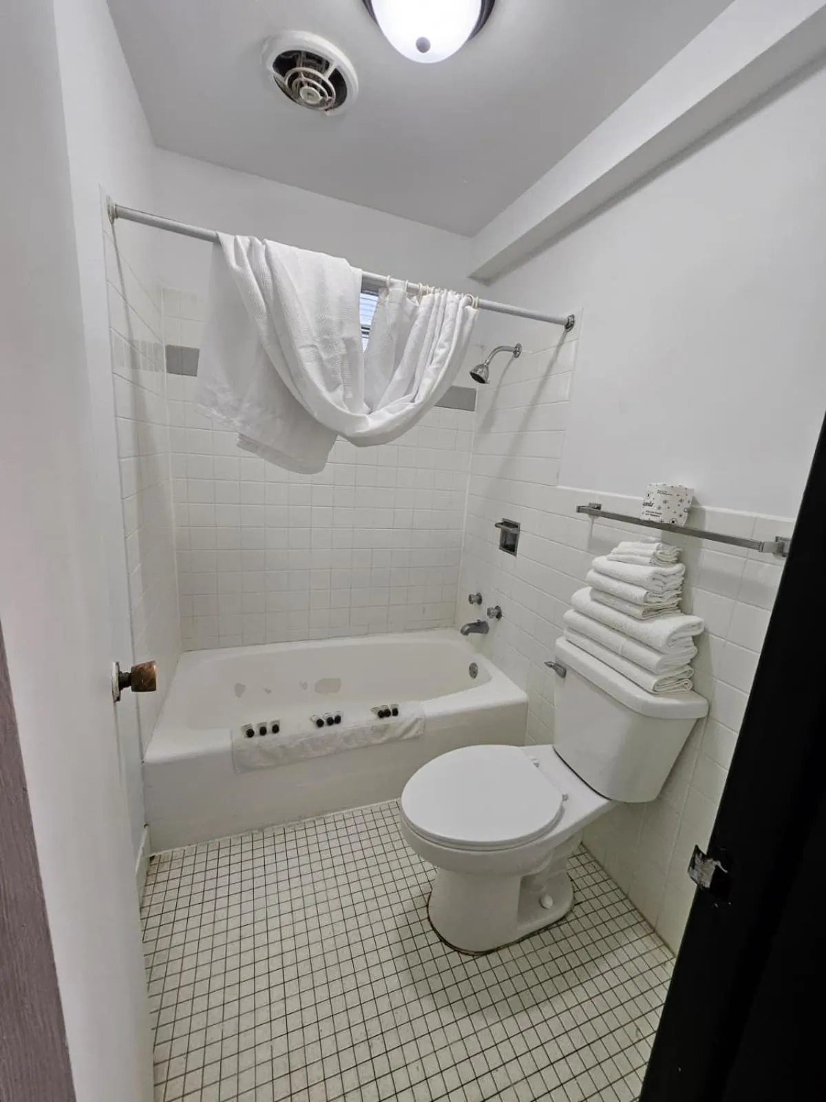 Shower in Hastings Inn