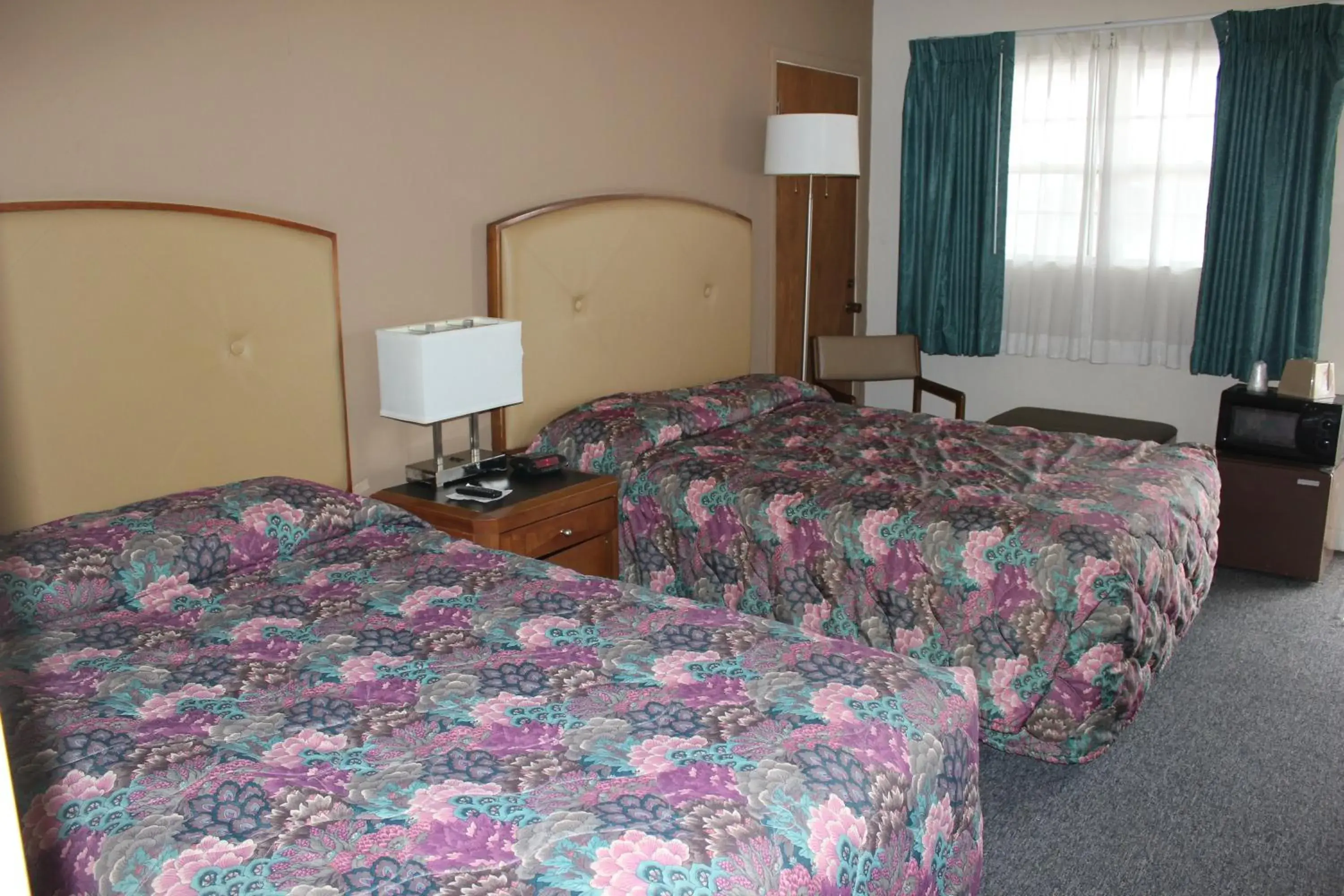 Bed in Hastings Inn Bed in Hastings Inn