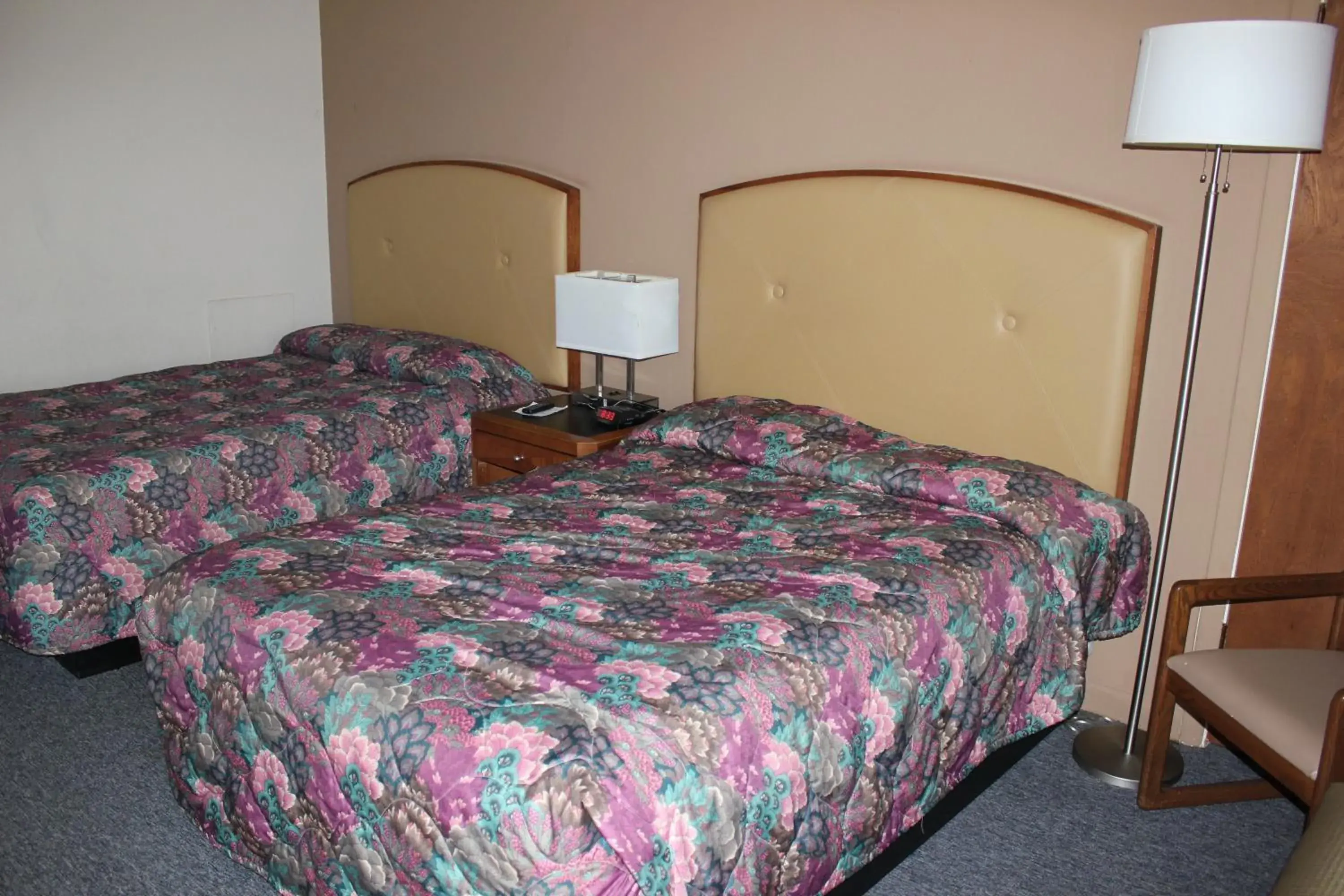 Bed in Hastings Inn Bed in Hastings Inn