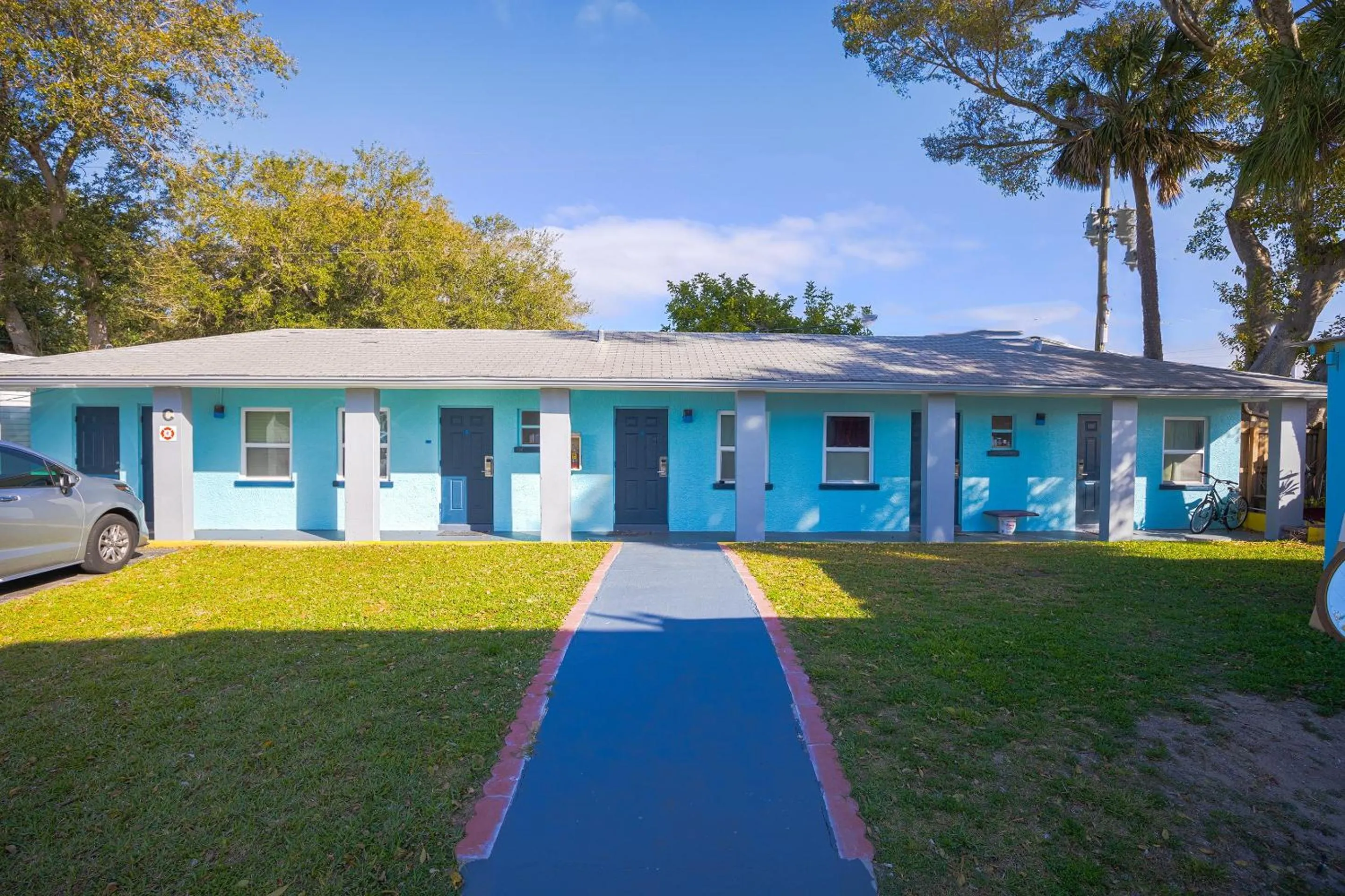 Facade/entrance in Aladdin Motel By OYO Merritt Island