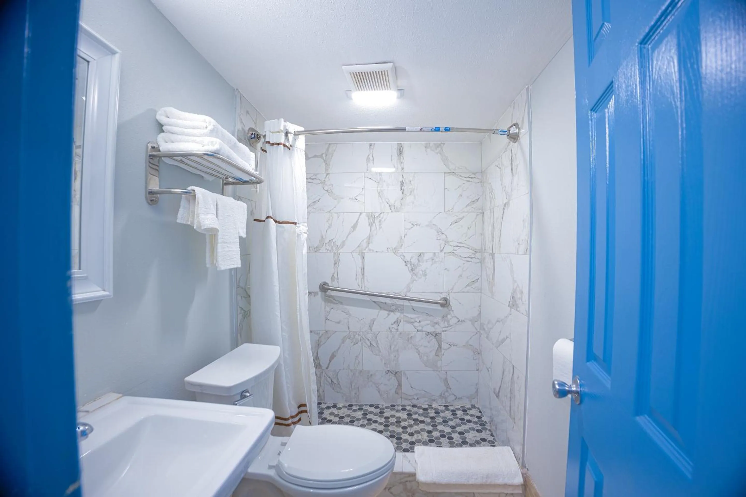 Bathroom in Aladdin Motel By OYO Merritt Island