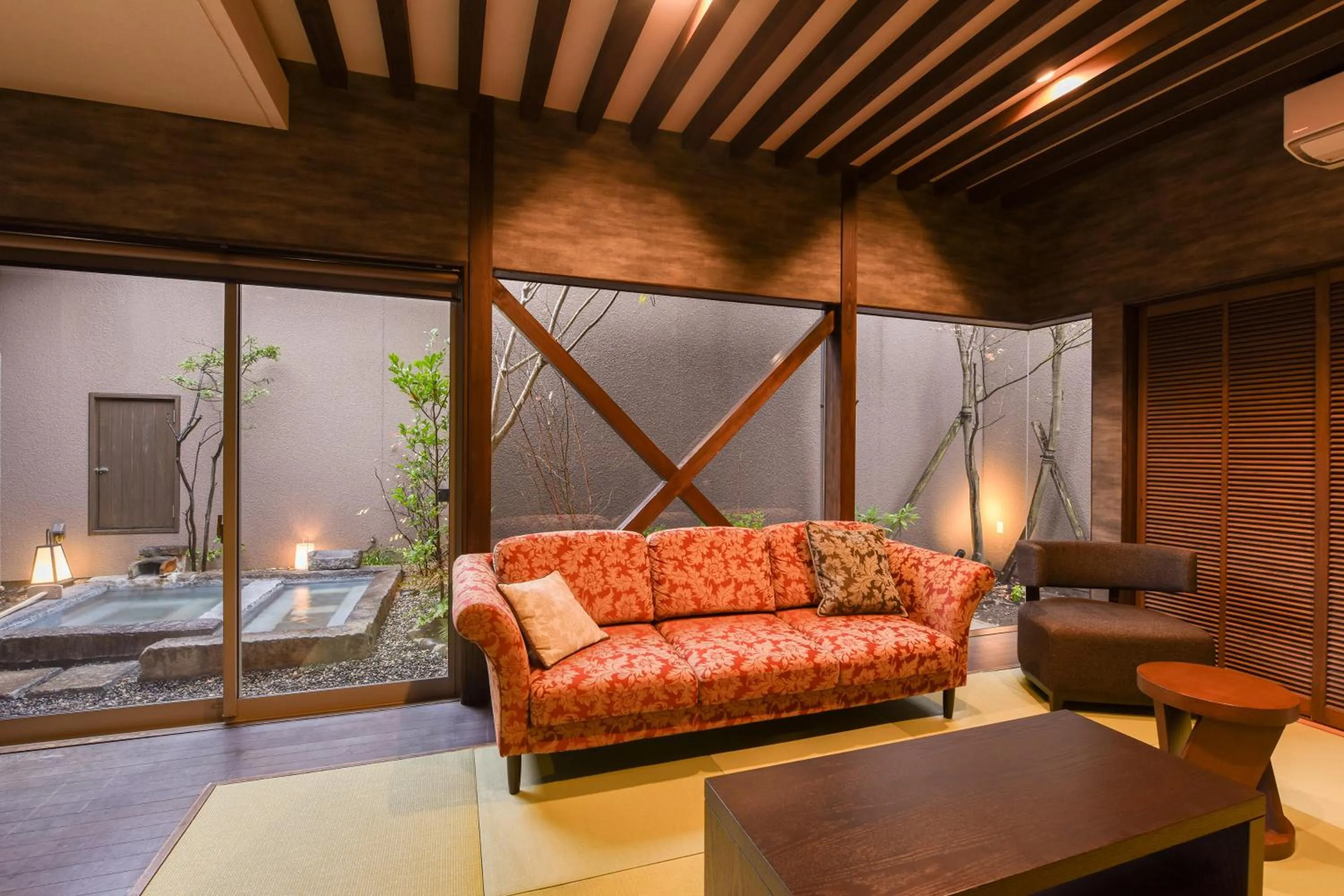 Living room, Bed in Kotengu Sanroji