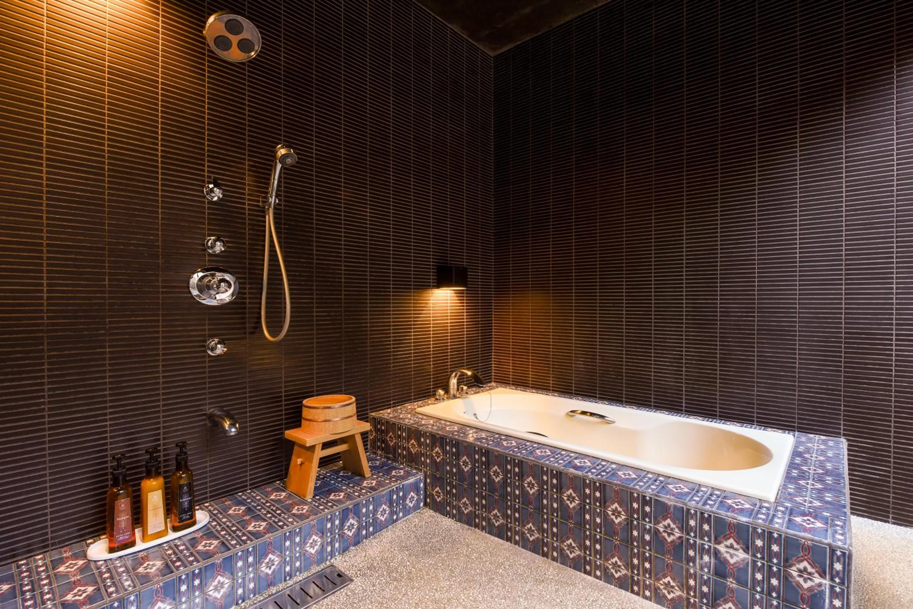 Shower in Kotengu Sanroji