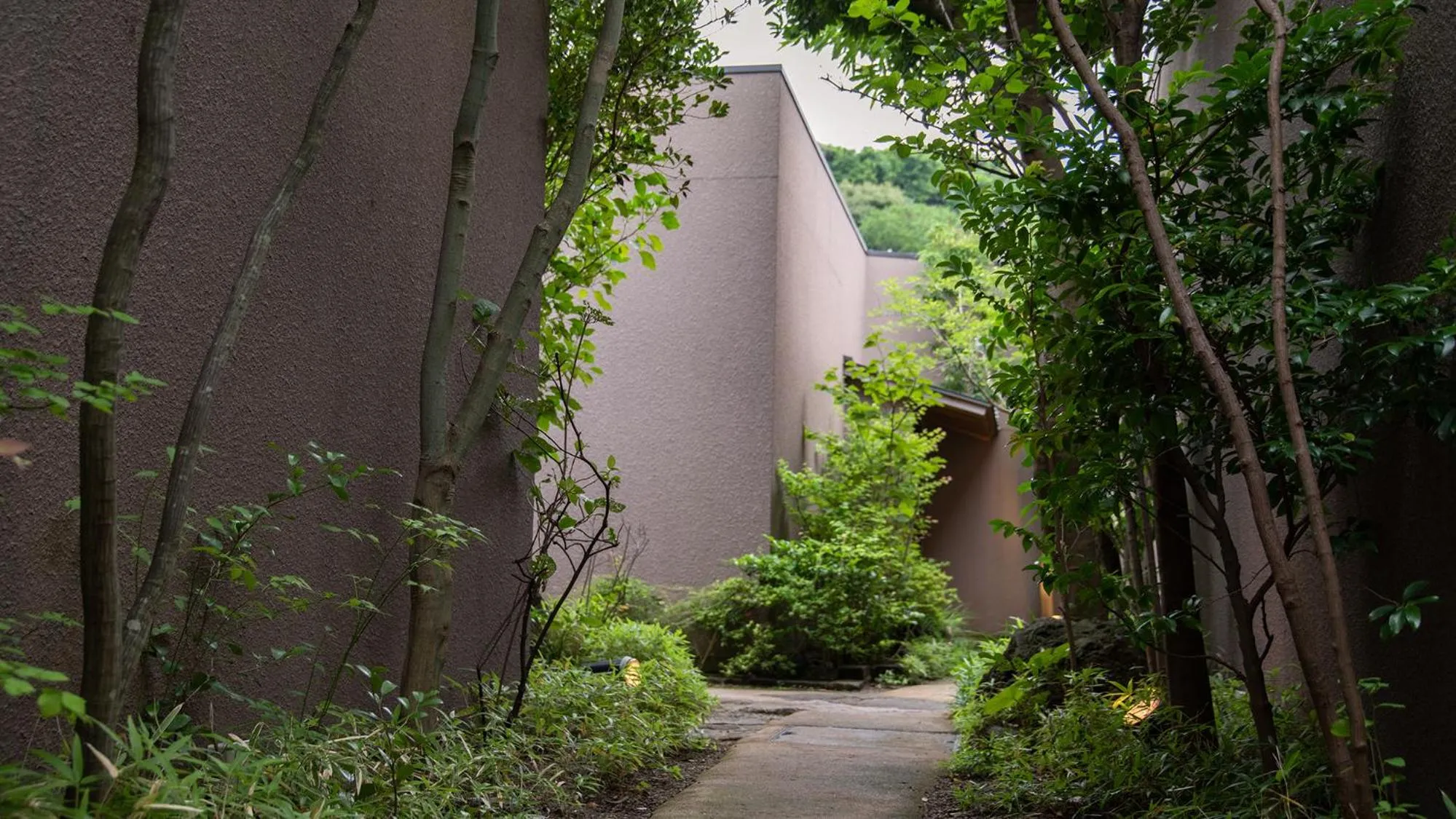 Property building in Kotengu Sanroji