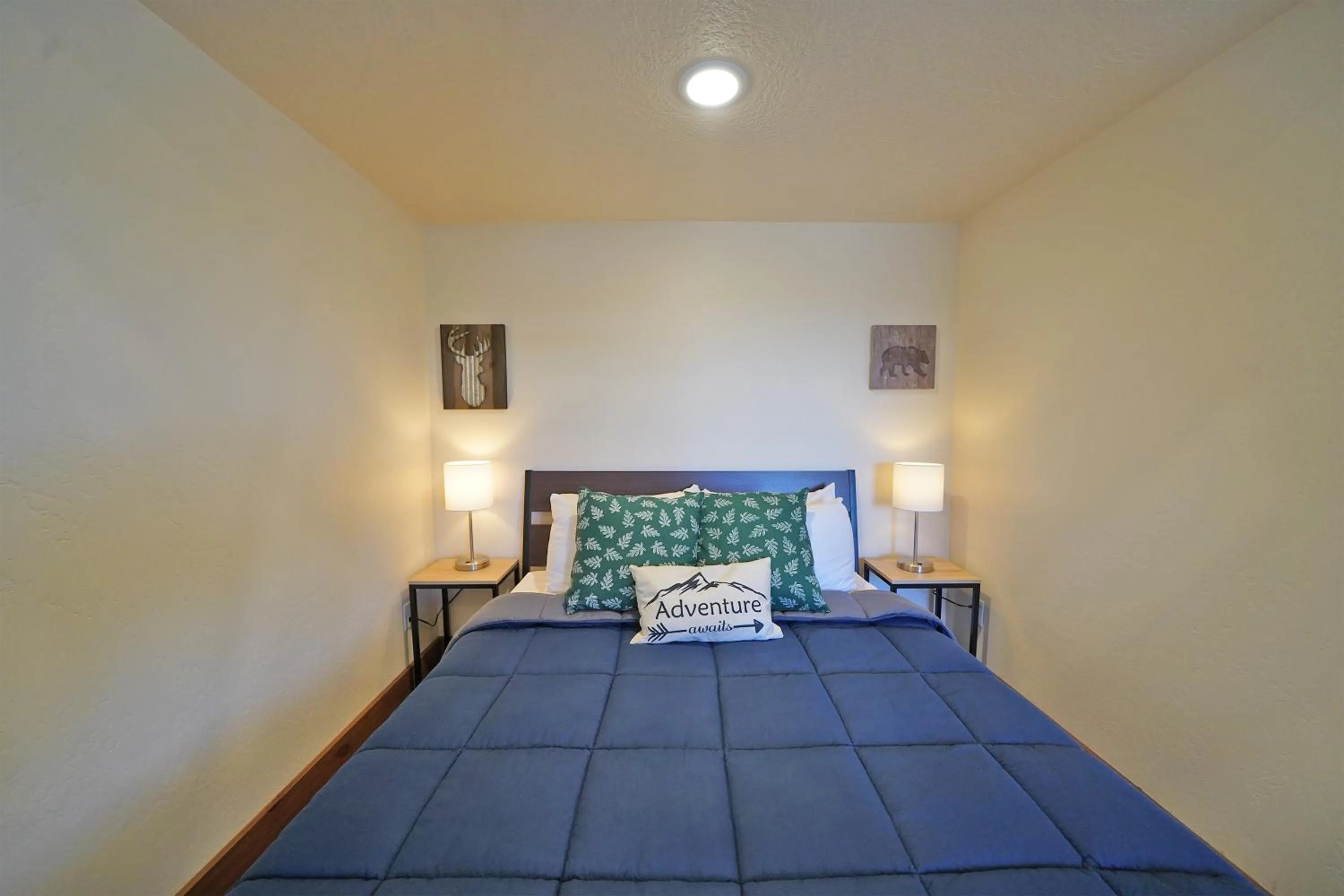 Bed in Gooseberry Lodges Zion National Park Area