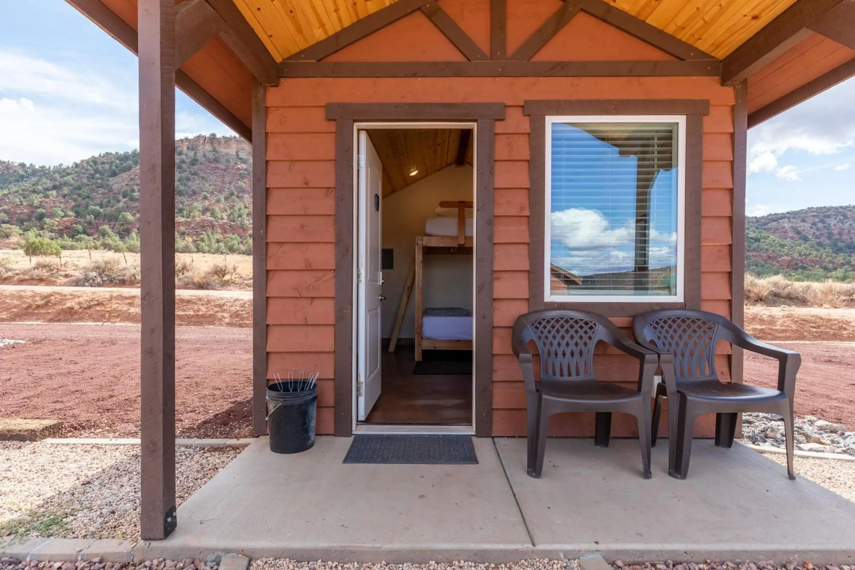Queen Room with Shared Bathroom in Gooseberry Lodges Zion National Park Area Queen Room with Shared Bathroom in Gooseberry Lodges Zion National Park Area