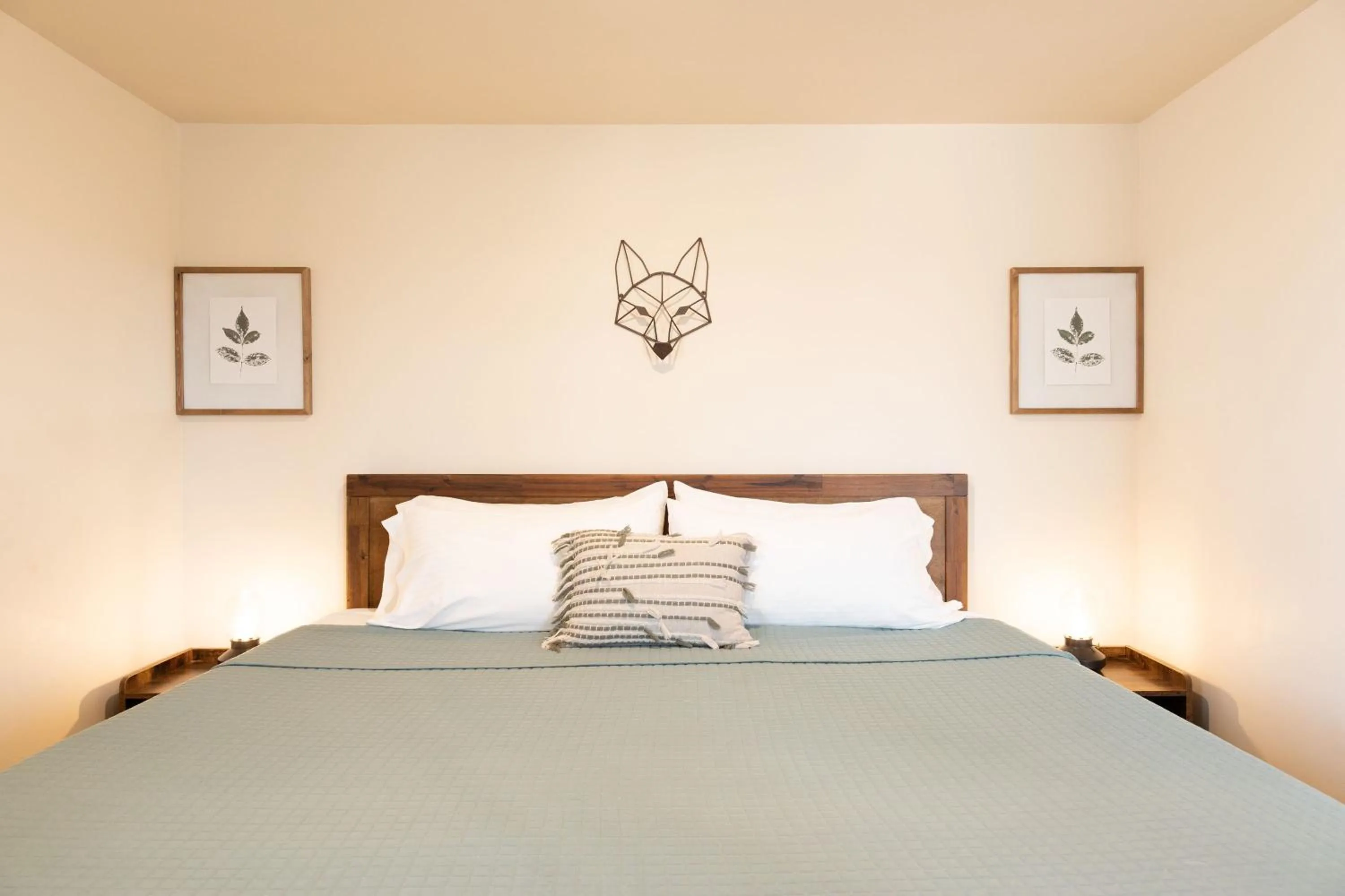 Bed in Gooseberry Lodges Zion National Park Area