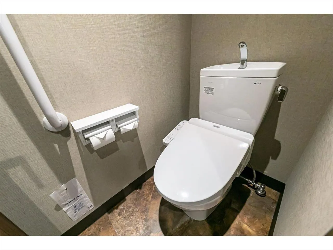 Toilet in HOTEL SHINPOIN OSAKA