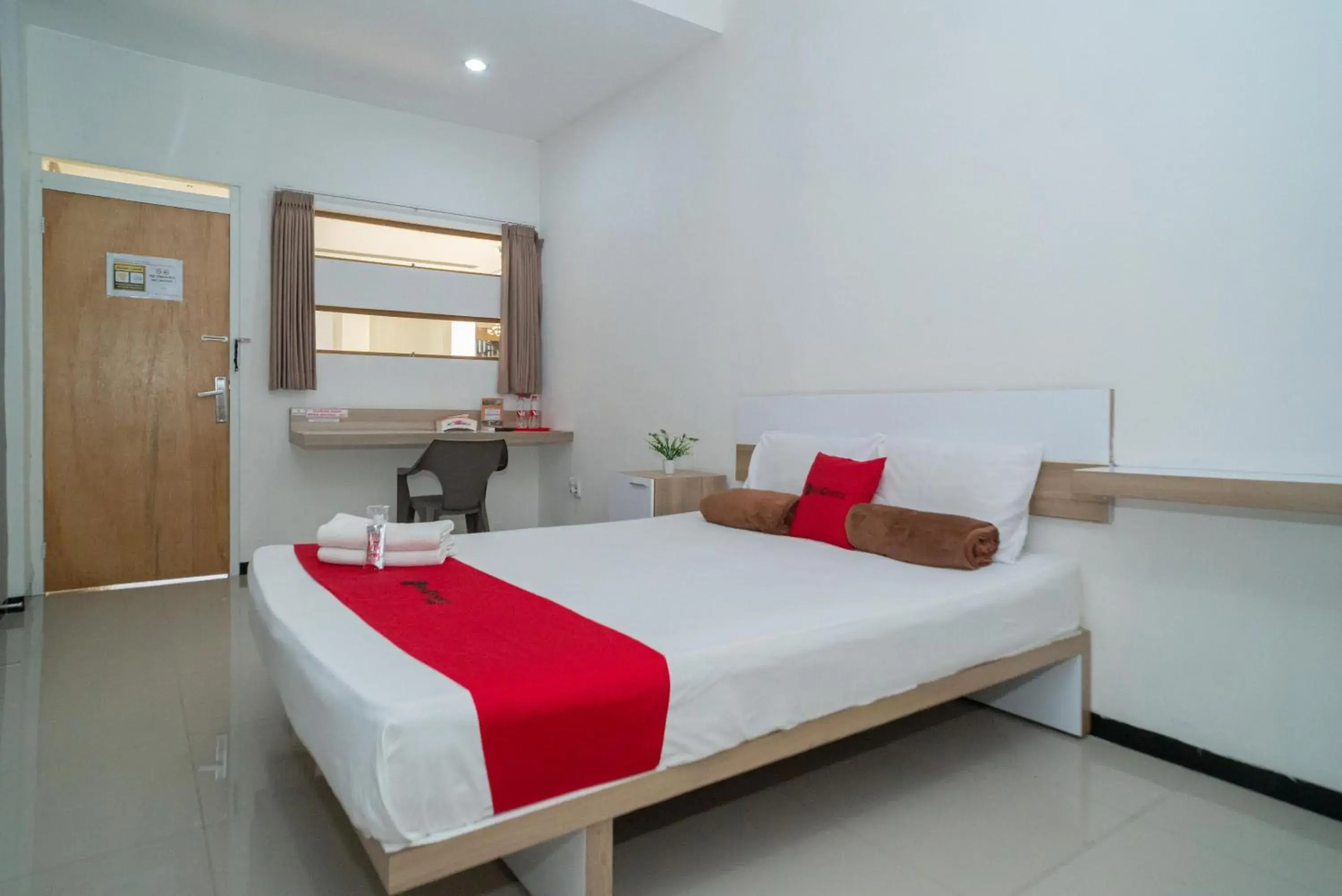 Bedroom, Bed in RedDoorz Syariah near Transmart MX Malang Bedroom, Bed in RedDoorz Syariah near Transmart MX Malang