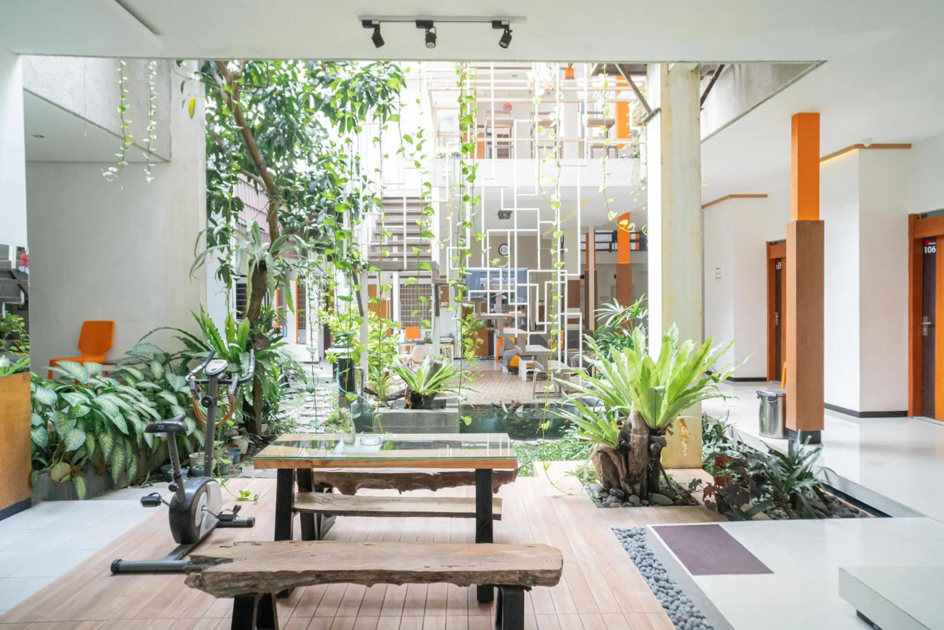 Patio in RedDoorz Syariah near Transmart MX Malang