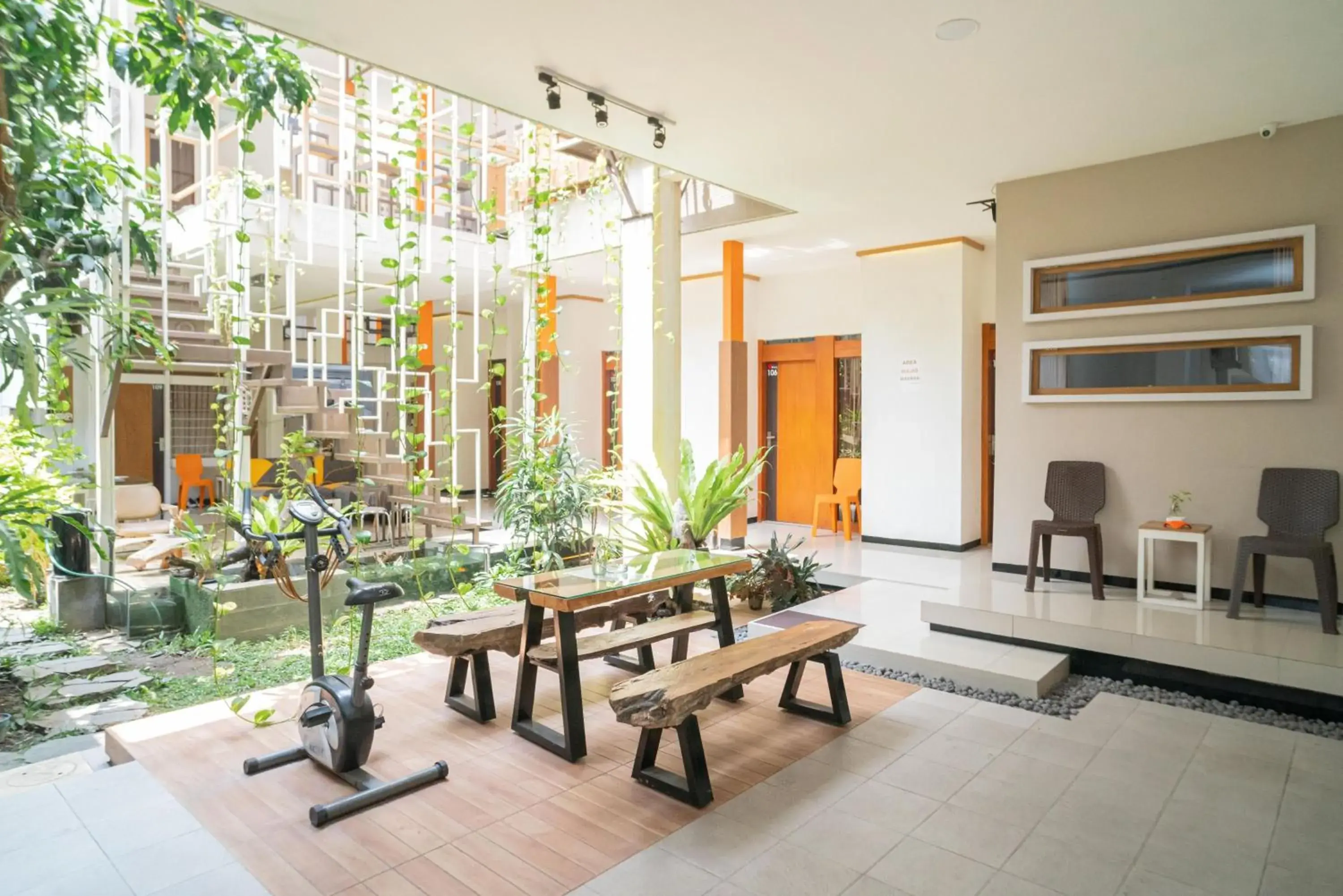 RedDoorz Syariah near Transmart MX Malang RedDoorz Syariah near Transmart MX Malang