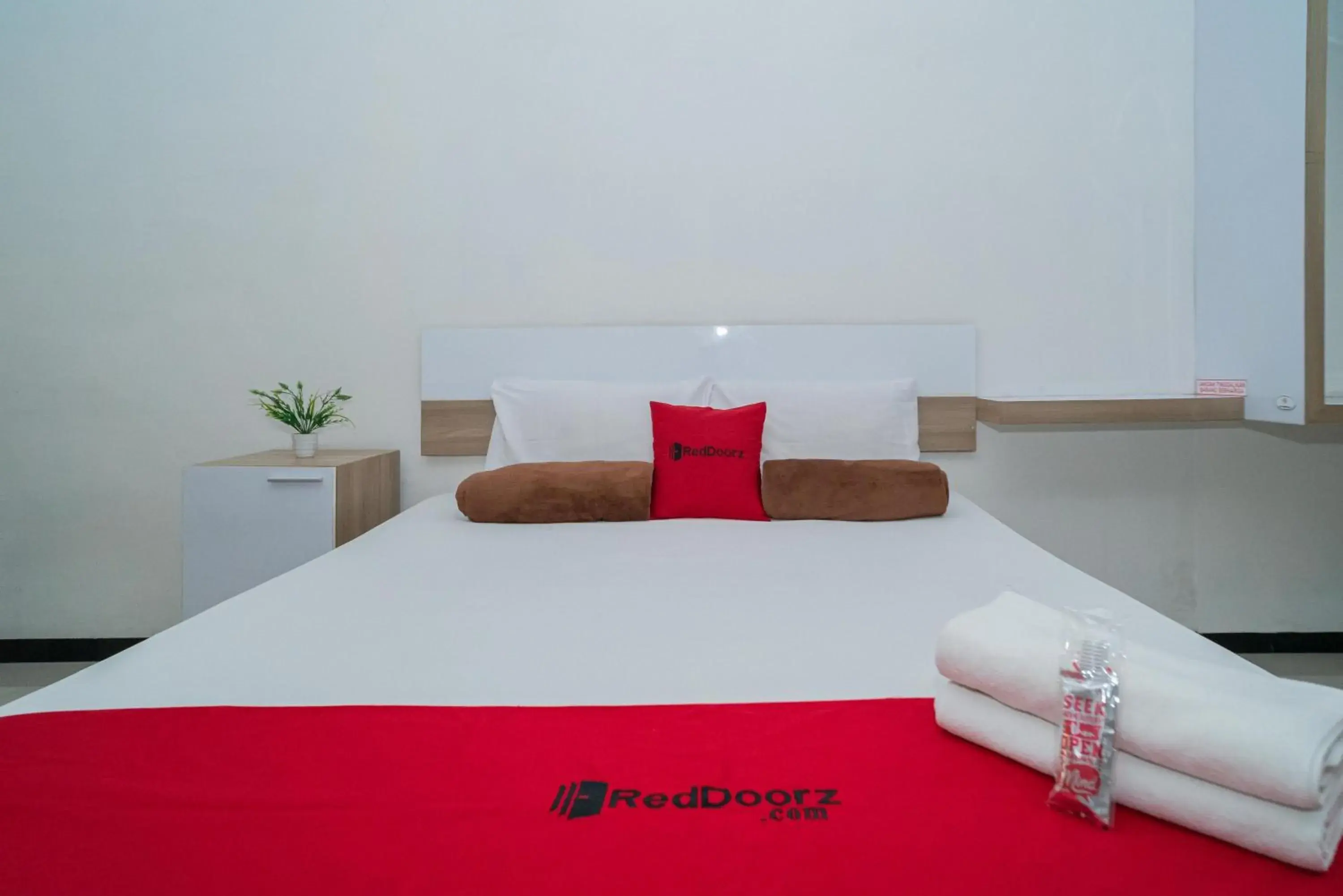 Bedroom, Bed in RedDoorz Syariah near Transmart MX Malang Bedroom, Bed in RedDoorz Syariah near Transmart MX Malang