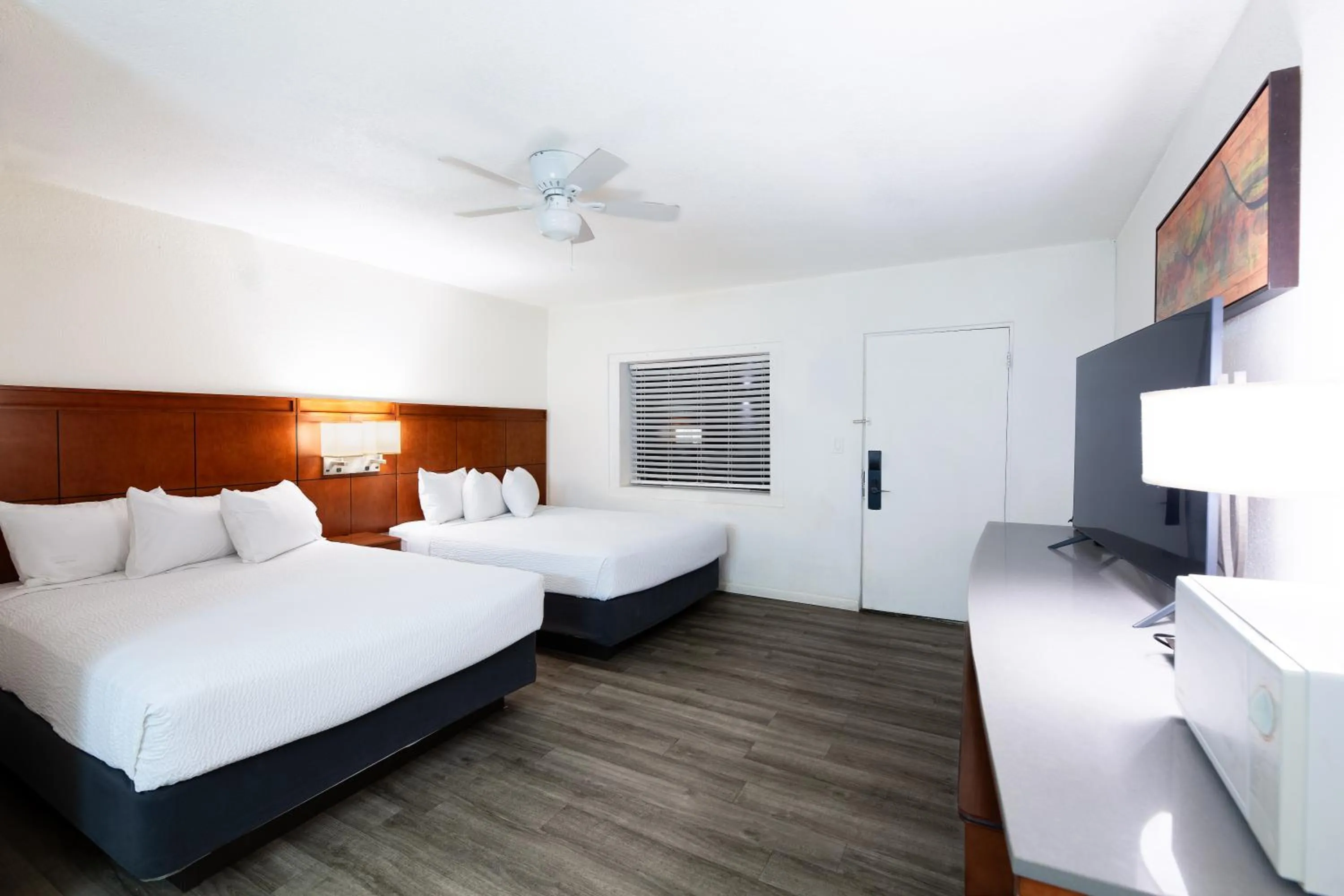 Bedroom, Bed in Travelodge by Wyndham Parker