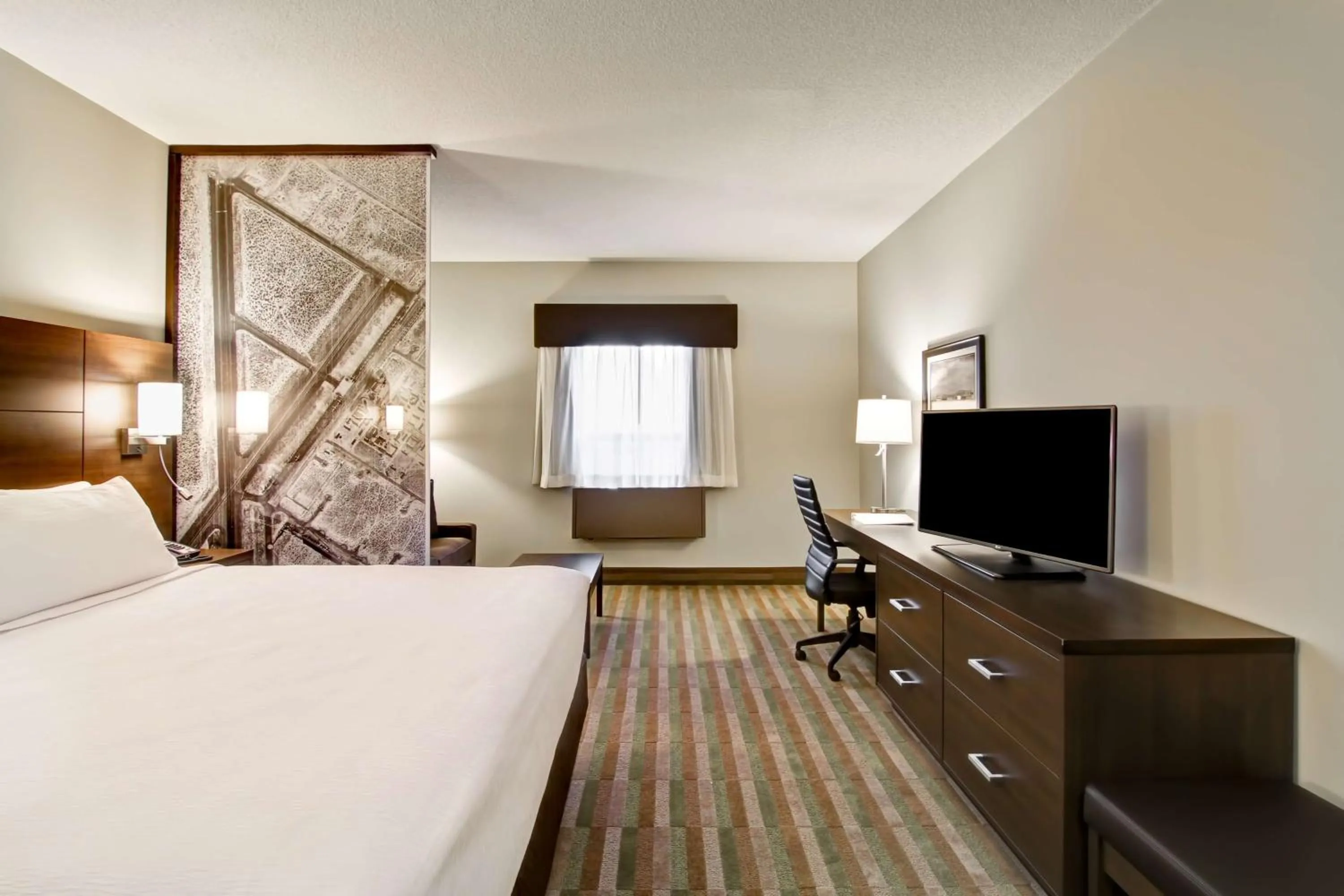 Photo of the whole room, Bed in Best Western London Airport Inn & Suites